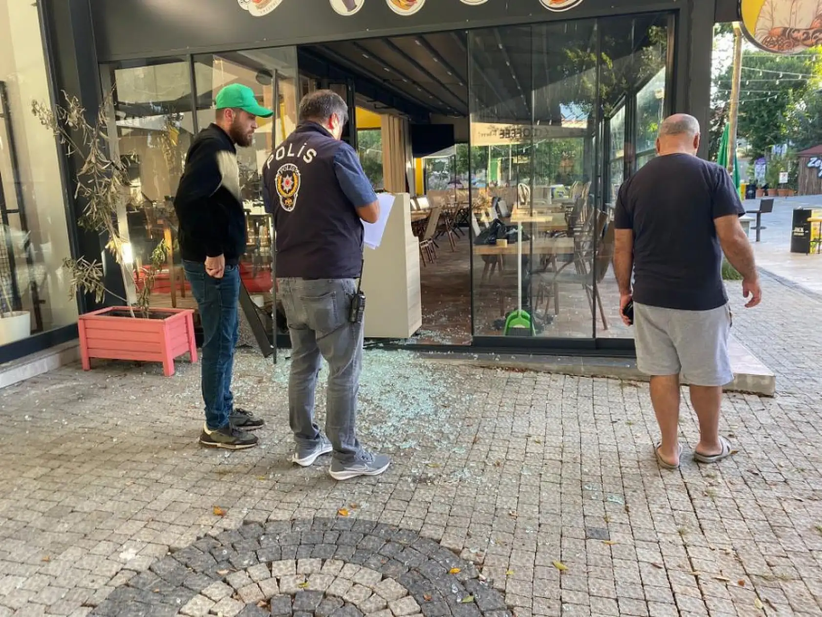 Emlak Ofisinde Silahlı Çatışma: İki Kişi Hayatını Kaybetti