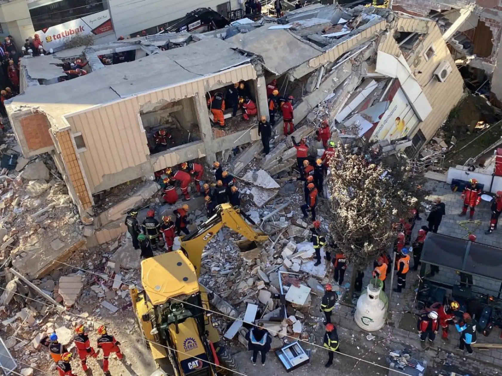 Kocaeli Gebze'de çöken binada enkaz altında kalan aile fertlerinin kimlikleri belli oldu