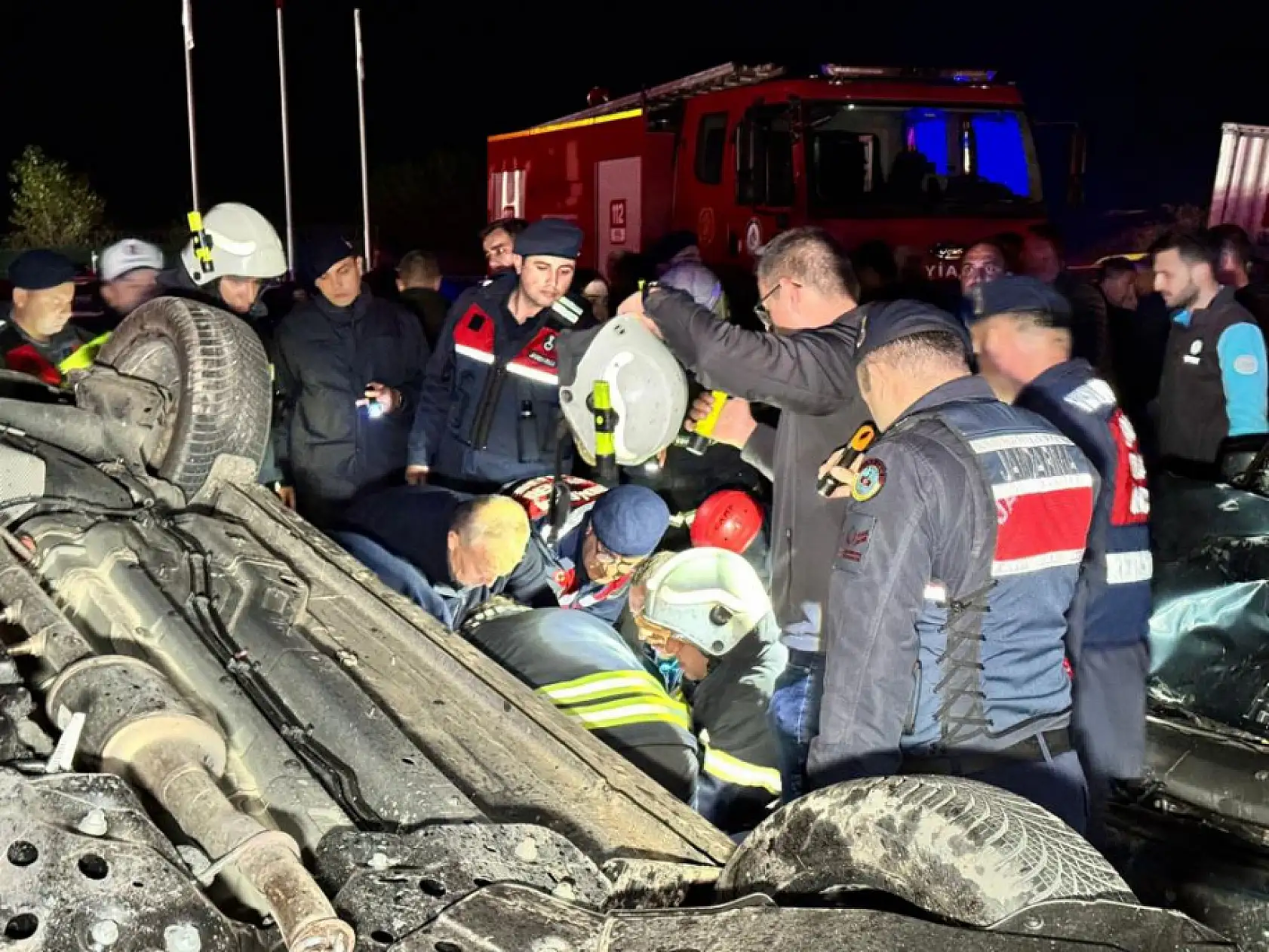 Hatalı sollama zincirleme kazaya neden oldu: 1 ölü, 2 yaralı