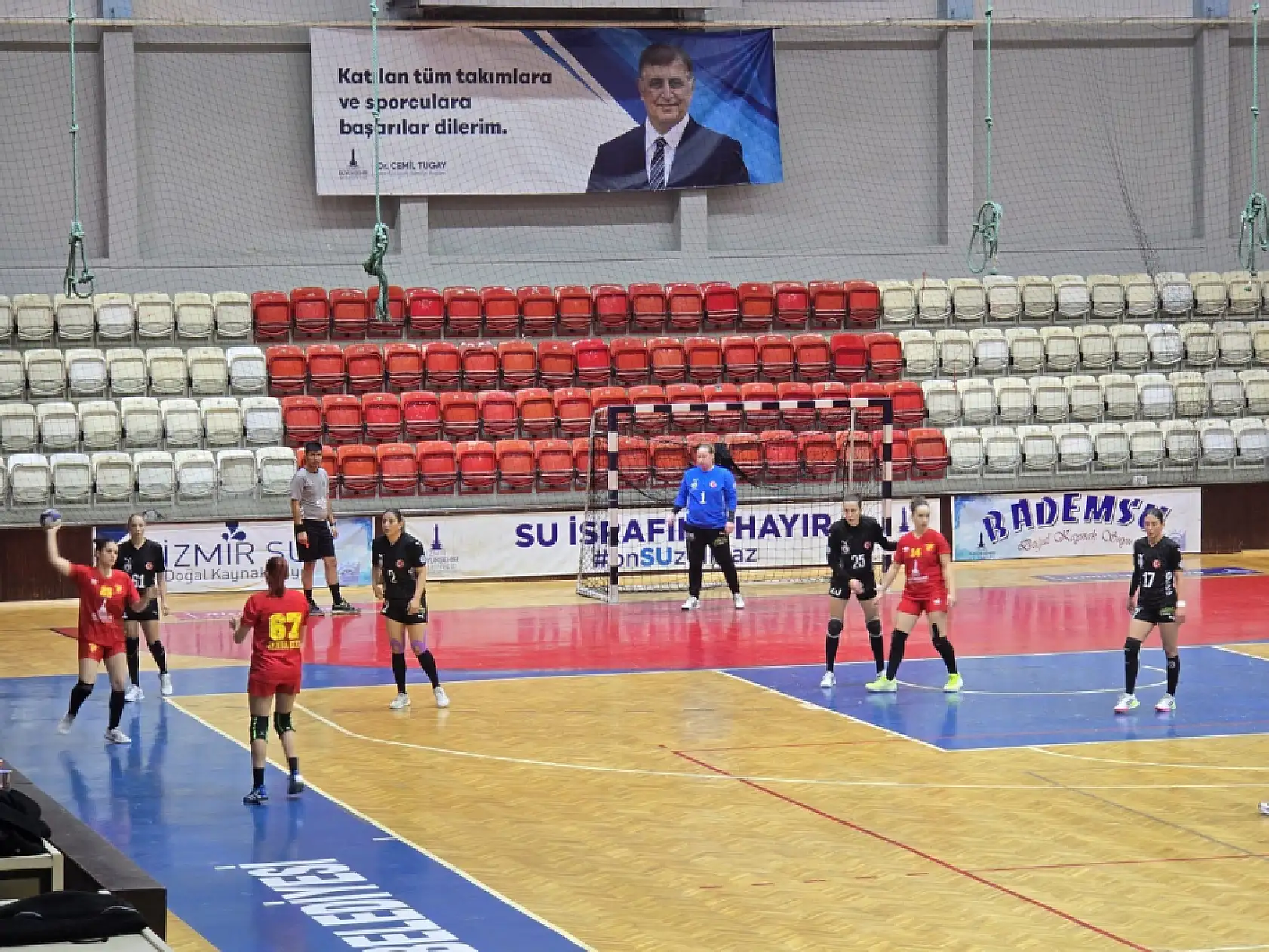 Denizin kızları ilk yarının son maçından galip ayrıldı