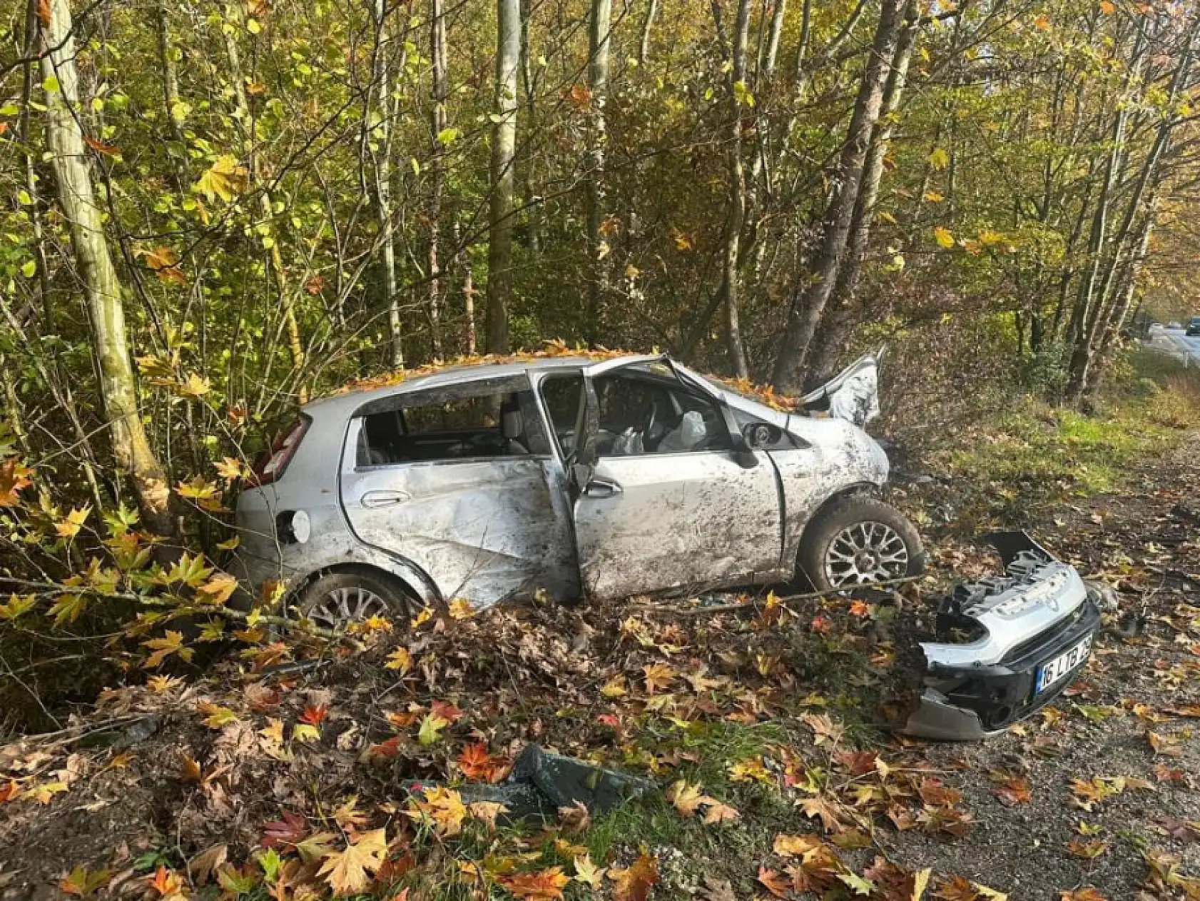 50 metre arayla iki kaza: Aynı aileden 3 kişi yaralandı