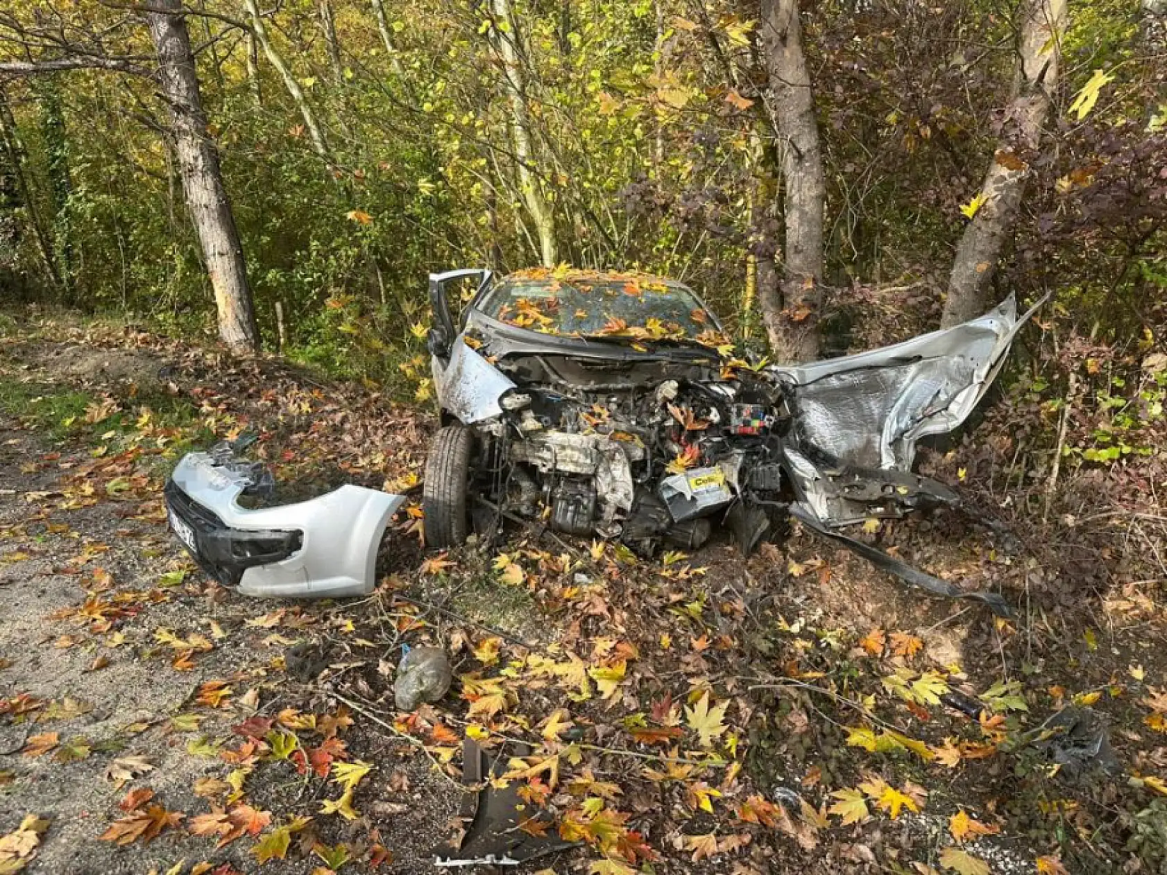 50 metre arayla iki kaza: Aynı aileden 3 kişi yaralandı