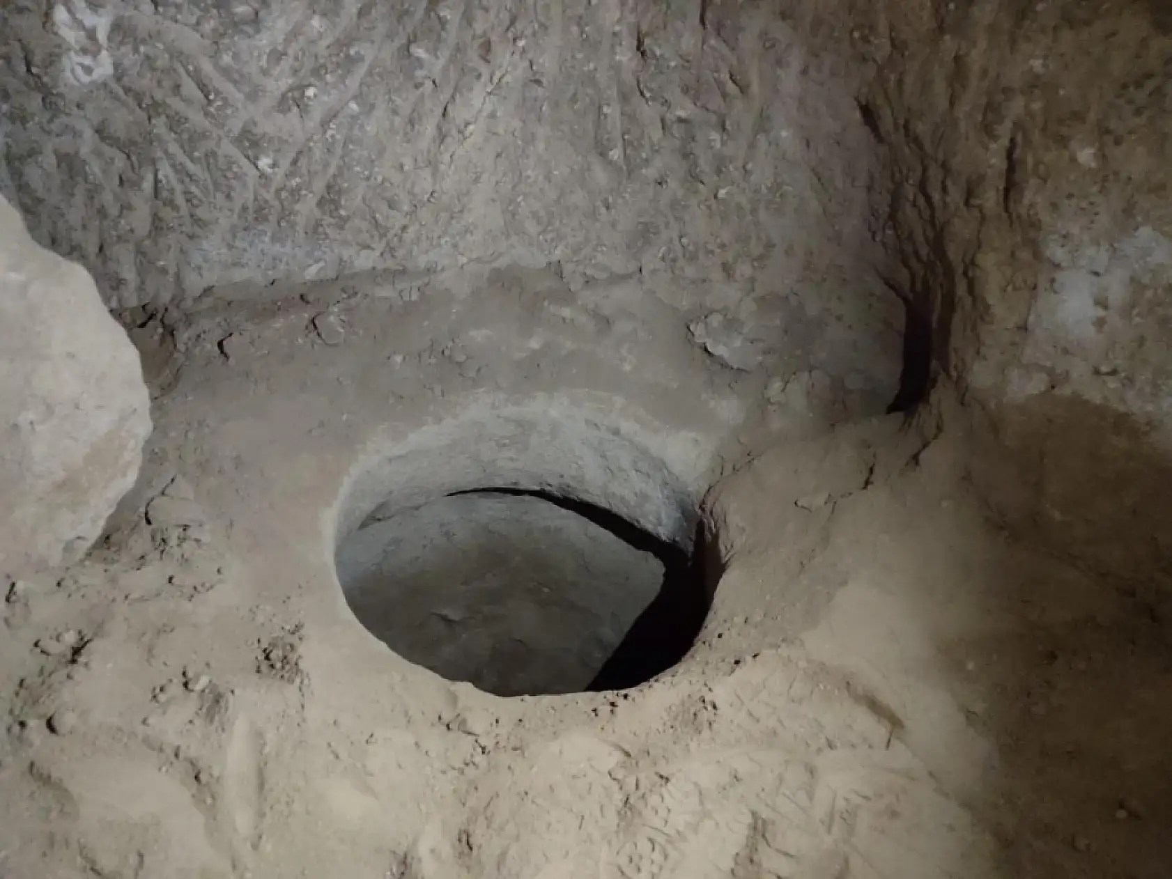 Kaçak kazıda yeraltı şehri çıktı