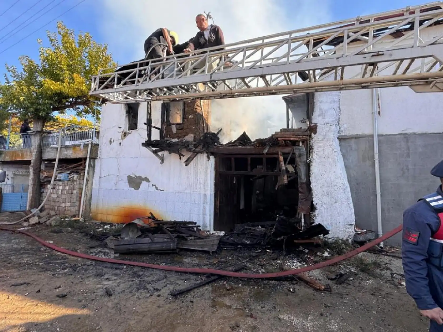 Yaşlı Karı Koca Ev Yangınında Can Verdi