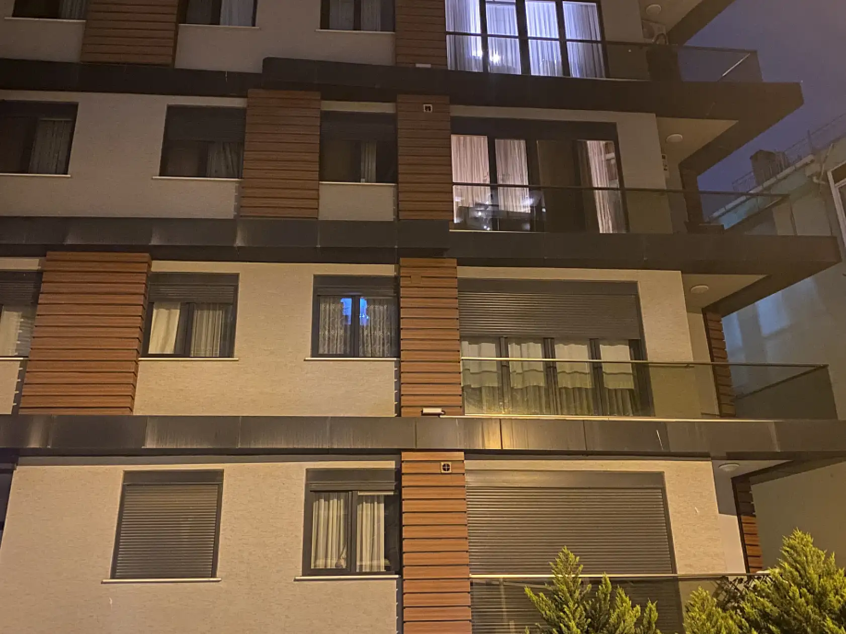 Yaşlı adam balkondan düşerek hayatını kaybetti