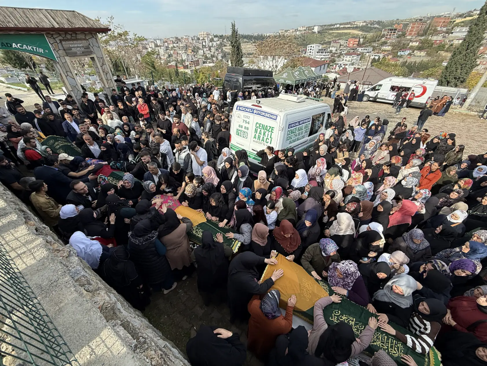 Yangında hayatını kaybedenlere son veda
