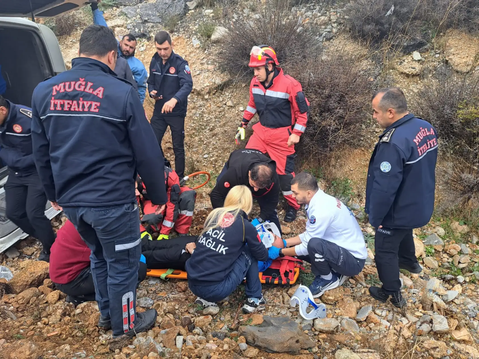 Menteşe'de' yolcu minibüsü devrildi: 13 yaralı