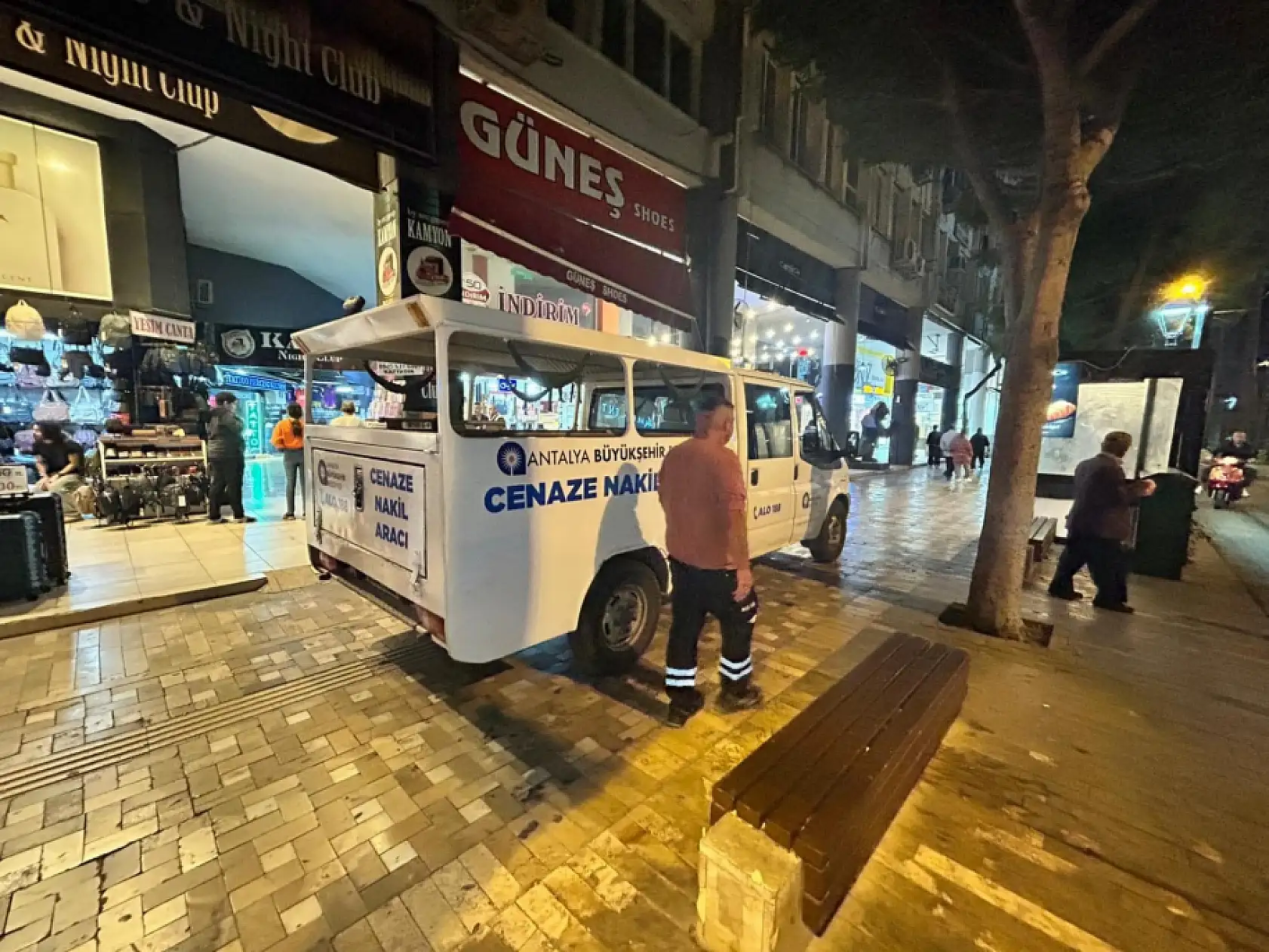 Binaya yayılan ağır koku ihbarıyla ortaya çıktı: Dairede ölü bulundu