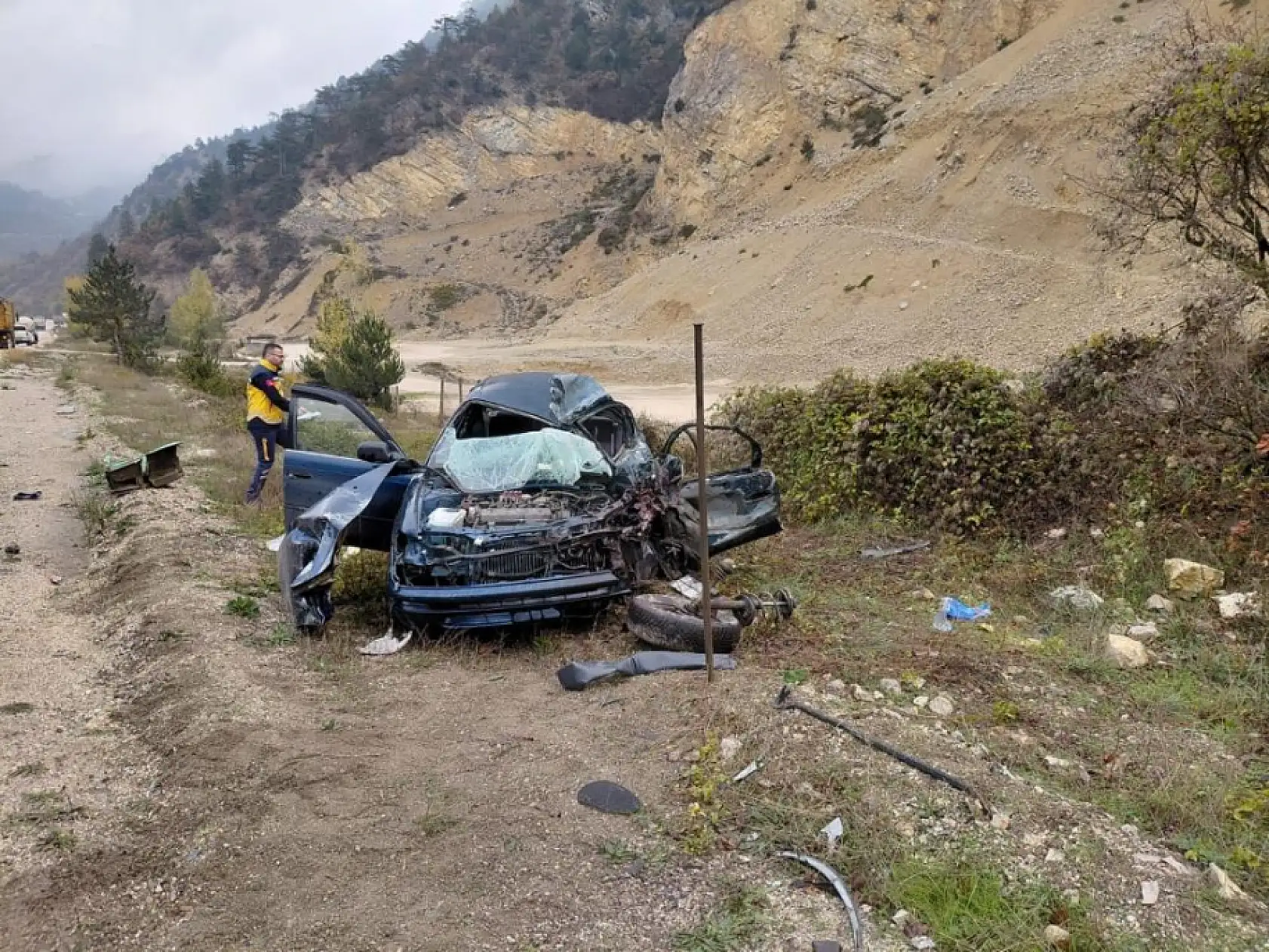 Kamyon ile Otomobil Çarpıştı: Sürücü Hayatını Kaybetti