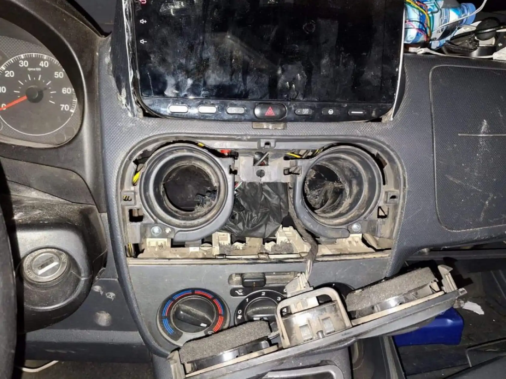 Otomobillerde uyuşturucu ele geçirildi