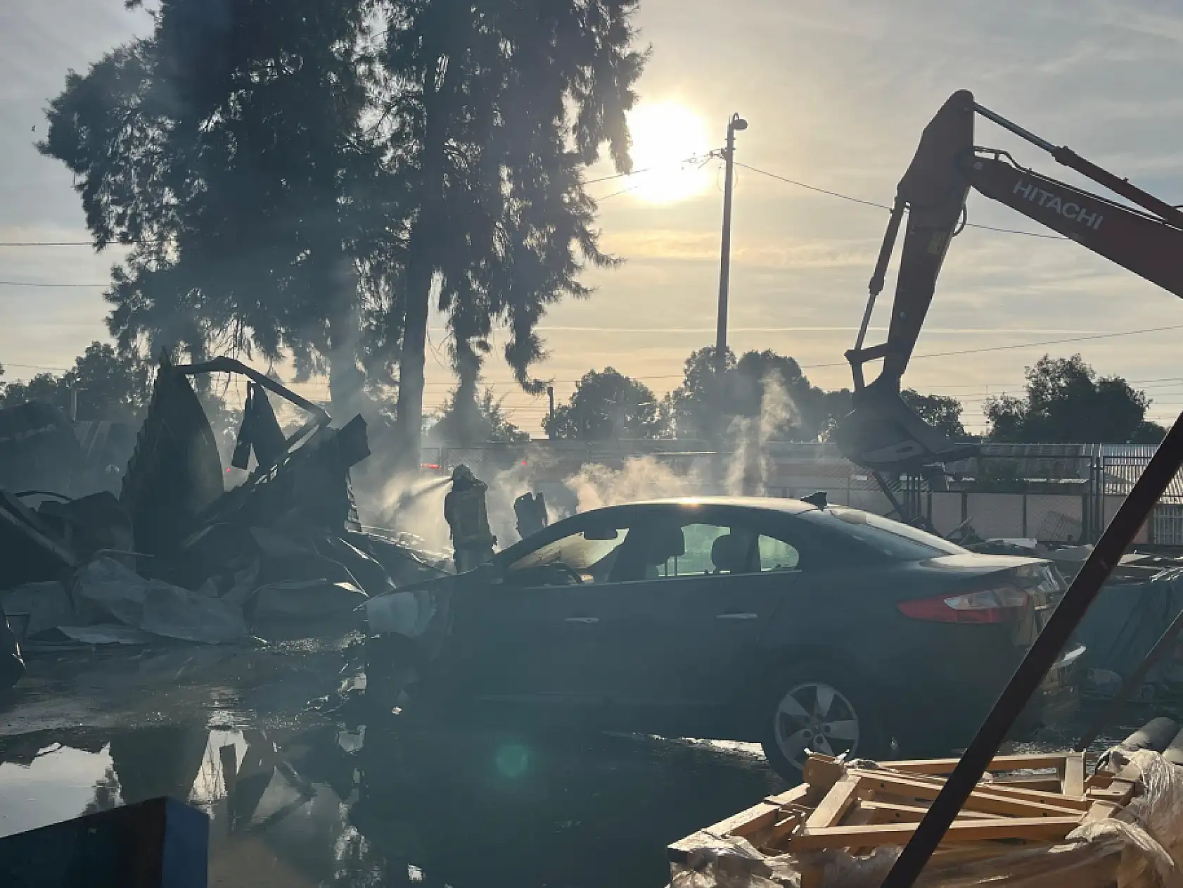 Yangında 5 konteyner ve 2 araç kül oldu