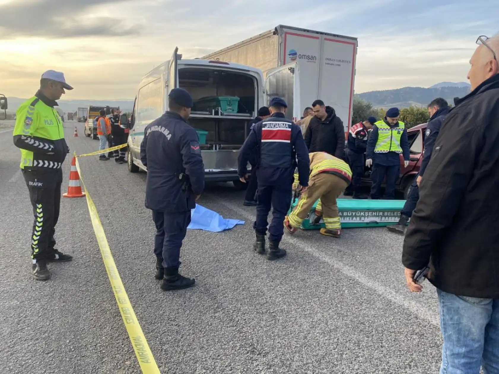 Park Halindeki Tıra Çarpan Otomobil Sürücüsü Hayatını Kaybetti