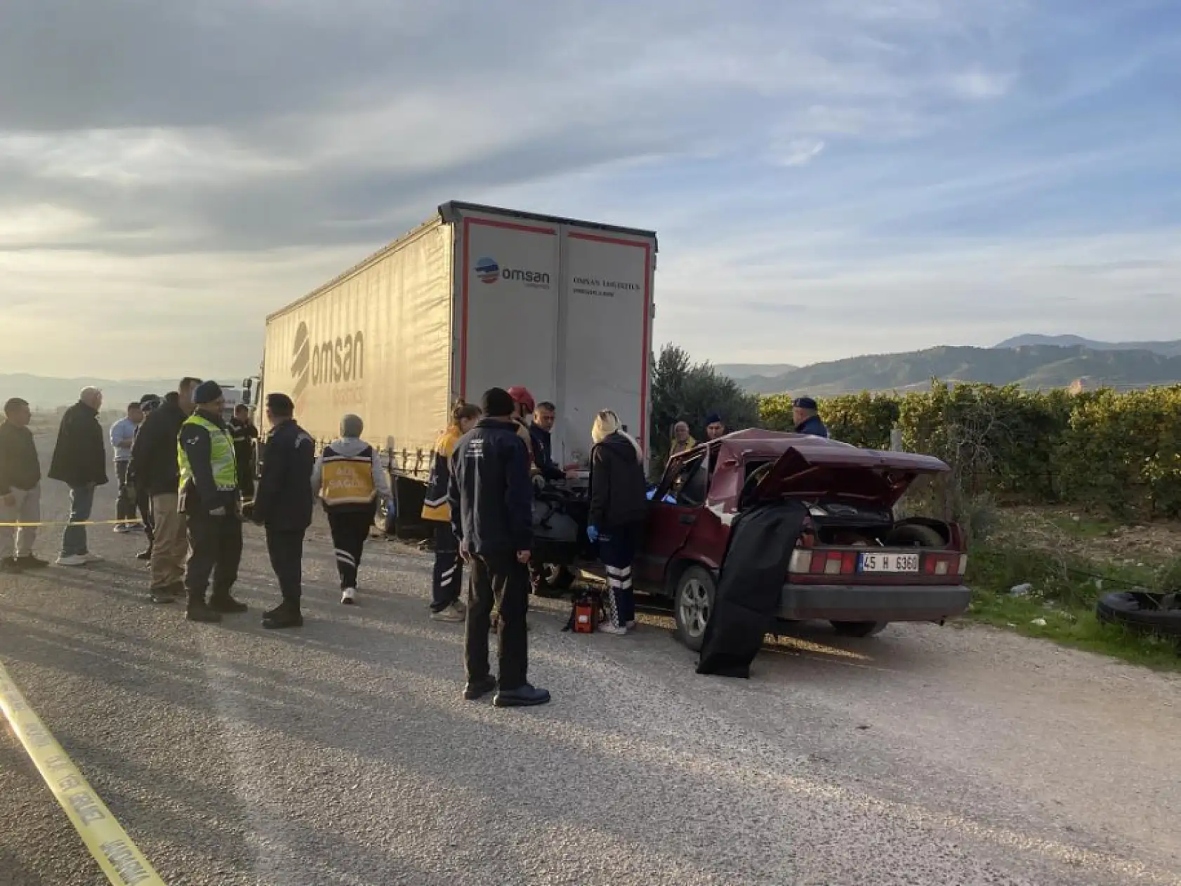 Park Halindeki Tıra Çarpan Otomobil Sürücüsü Hayatını Kaybetti