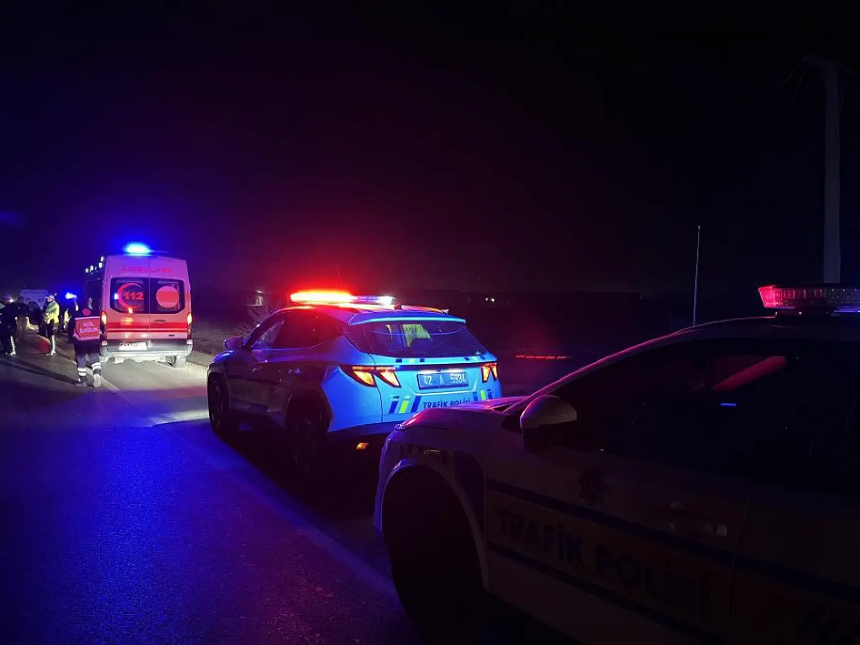 Hafif Ticari Araç Şarampole Devrildi: 1 Ölü, 3 Yaralı