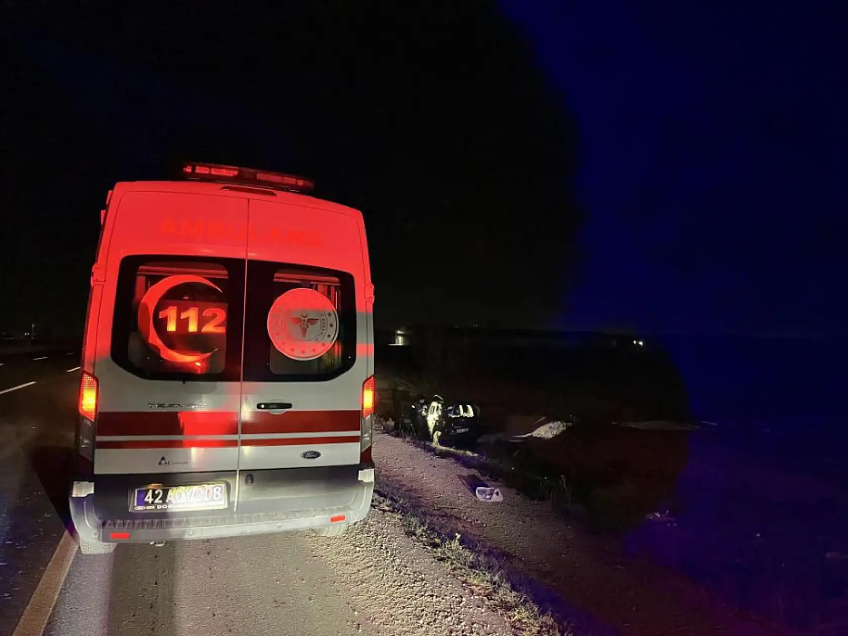 Hafif Ticari Araç Şarampole Devrildi: 1 Ölü, 3 Yaralı