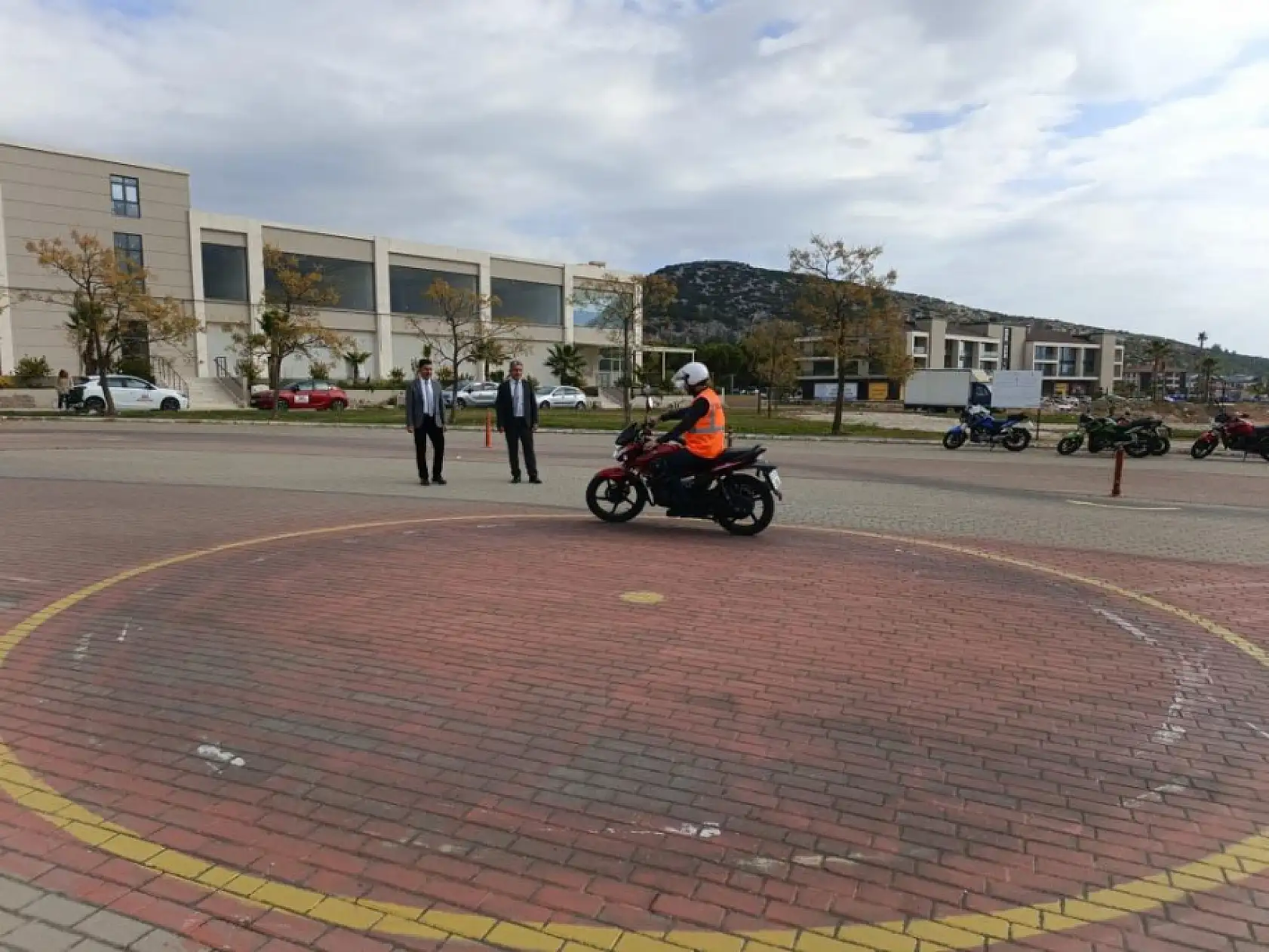 Menteşe'de direksiyon sınav komisyon üyelerine yönelik uygulamalı eğitim tamamlandı