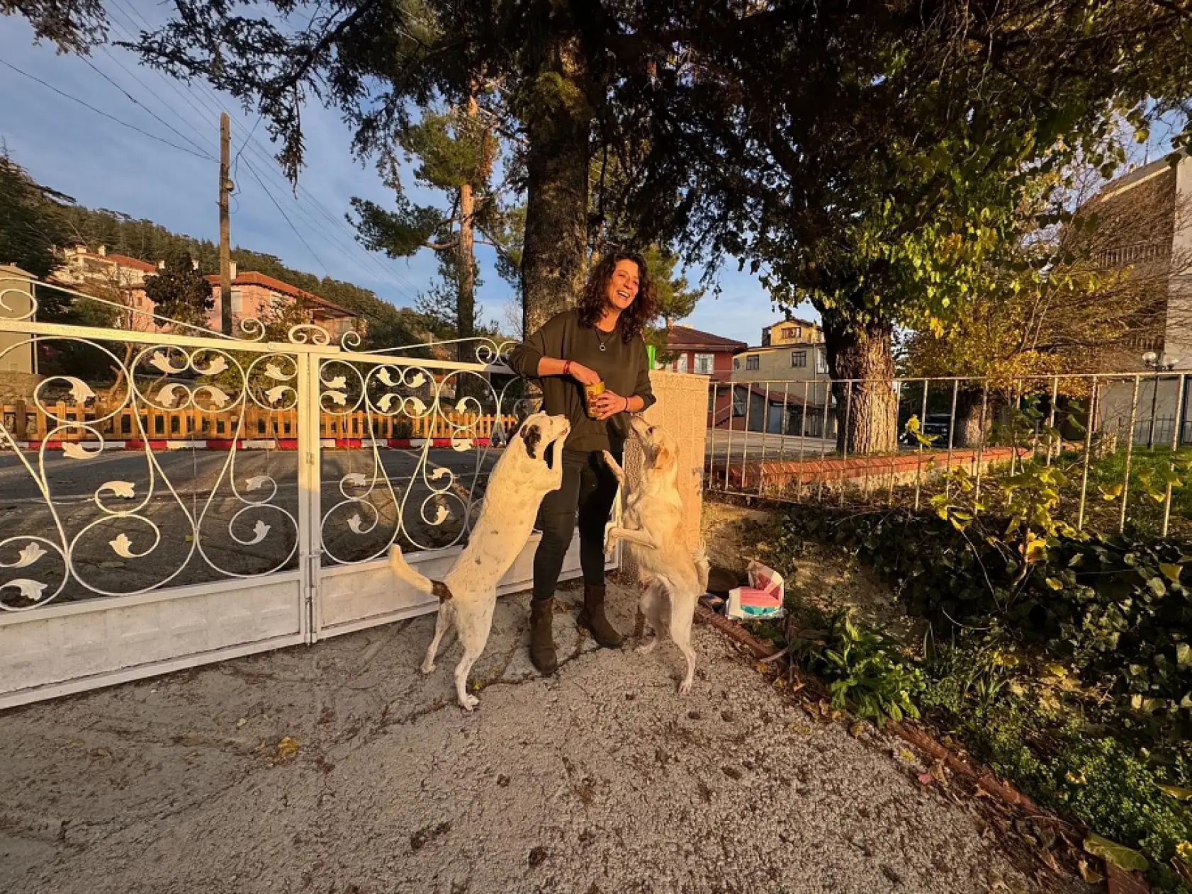 Metin Akpınar'ın biyolojik kızı olduğu iddia edilen Duygu Nebioğlu: 'Dava bittiğinde susturulmuş çocukların da sesi olacağım'