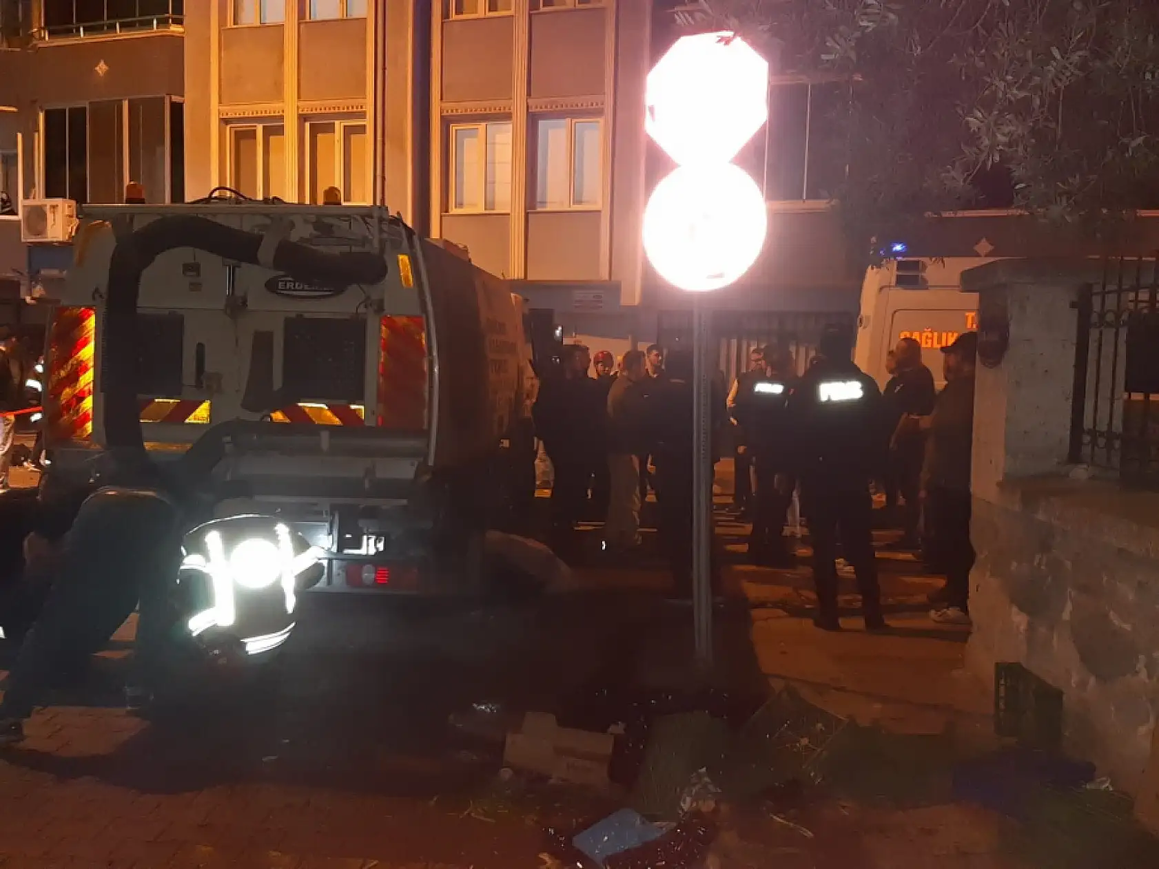 çöp kamyonu geri gelirken yaşlı adamı ezdi