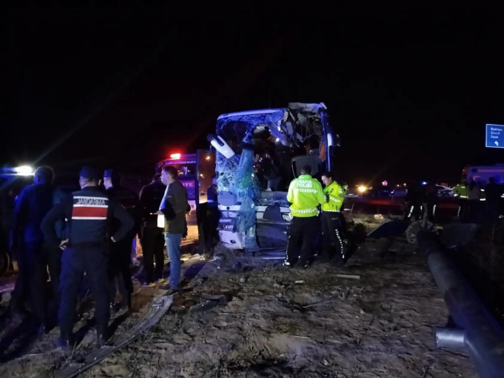 Fethiye-İstanbul Seferindeki Otobüs Kazaya Karıştı: 1 Ölü, 13 Yaralı