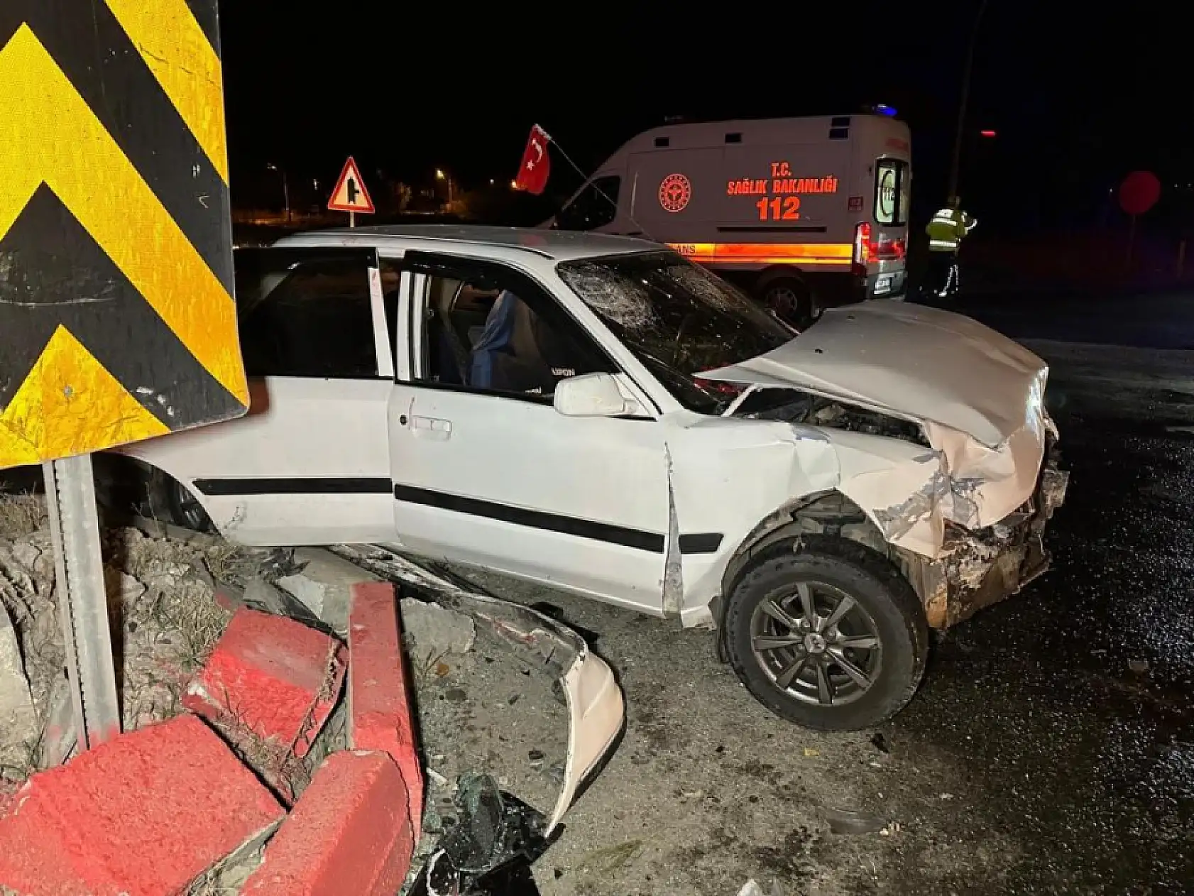 Kavşakta Feci Çarpışma! 1'i Bebek 10 Yaralı Hastaneye Kaldırıldı