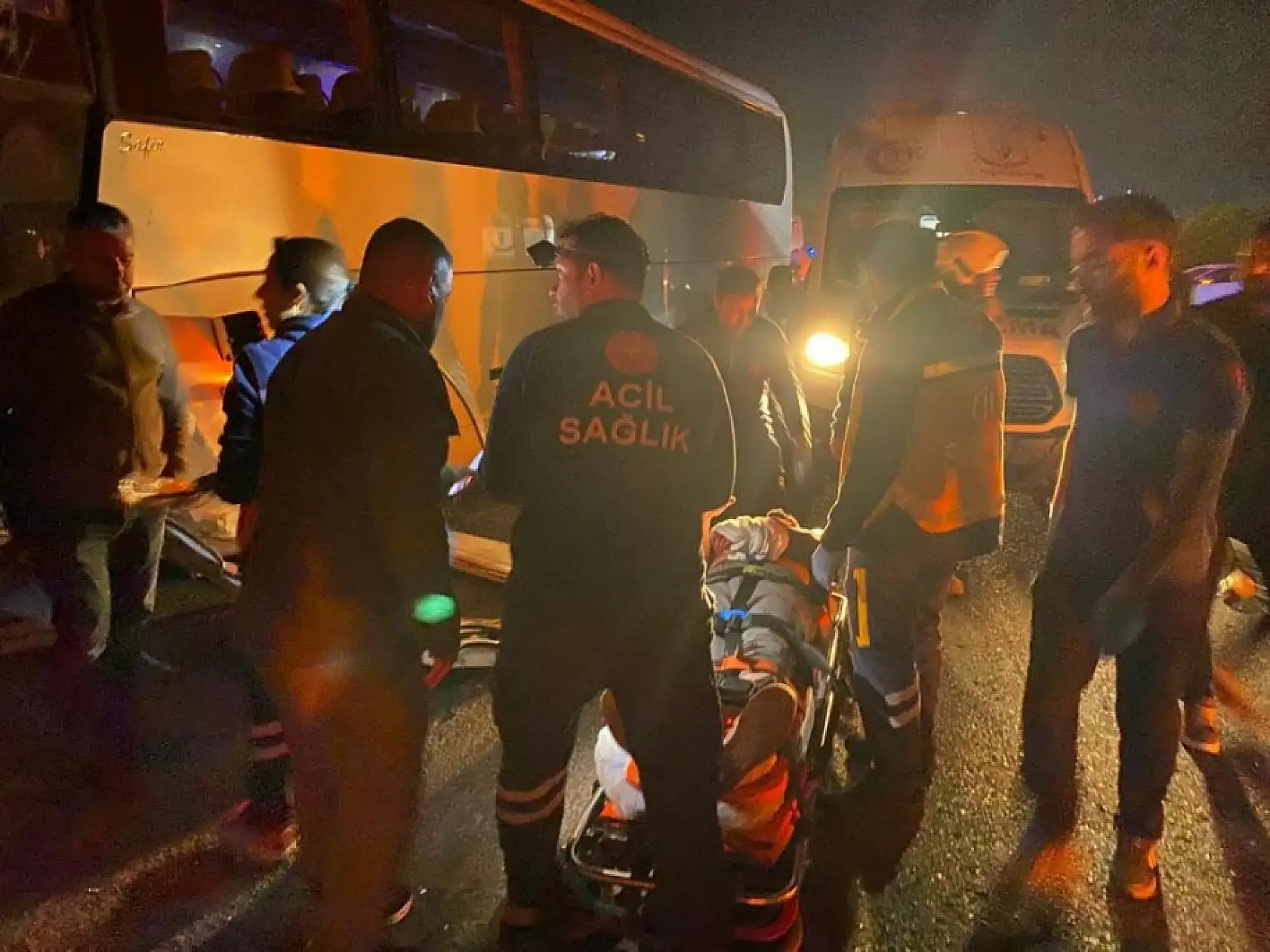 İşçi servisleri çarpıştı: 15 yaralı