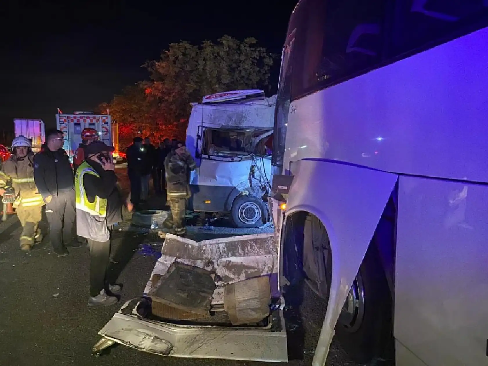 İşçi servisleri çarpıştı: 15 yaralı