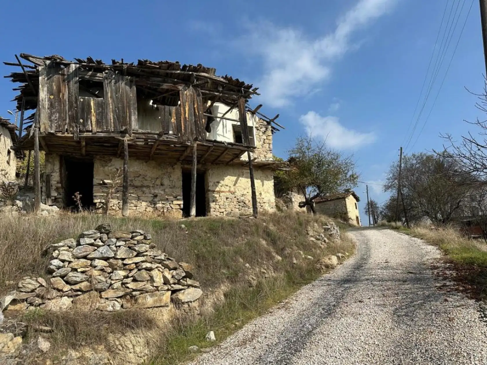 450 yıllık köy hayalet köye dönüştü...Köyde sadece 4 kişi yaşıyor