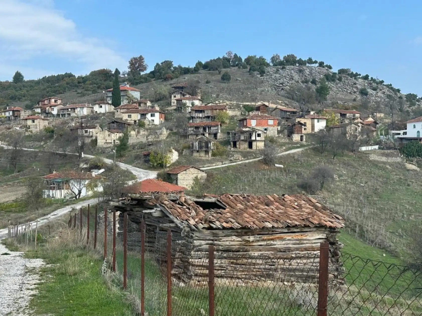 450 yıllık köy hayalet köye dönüştü...Köyde sadece 4 kişi yaşıyor