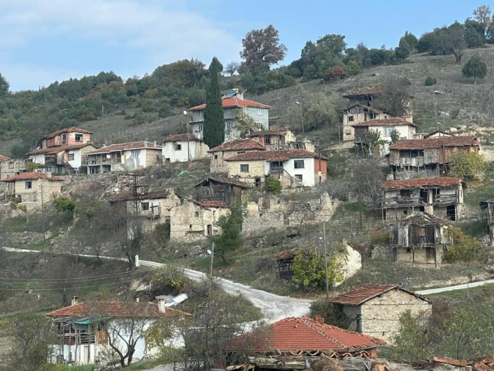 450 yıllık köy hayalet köye dönüştü...Köyde sadece 4 kişi yaşıyor