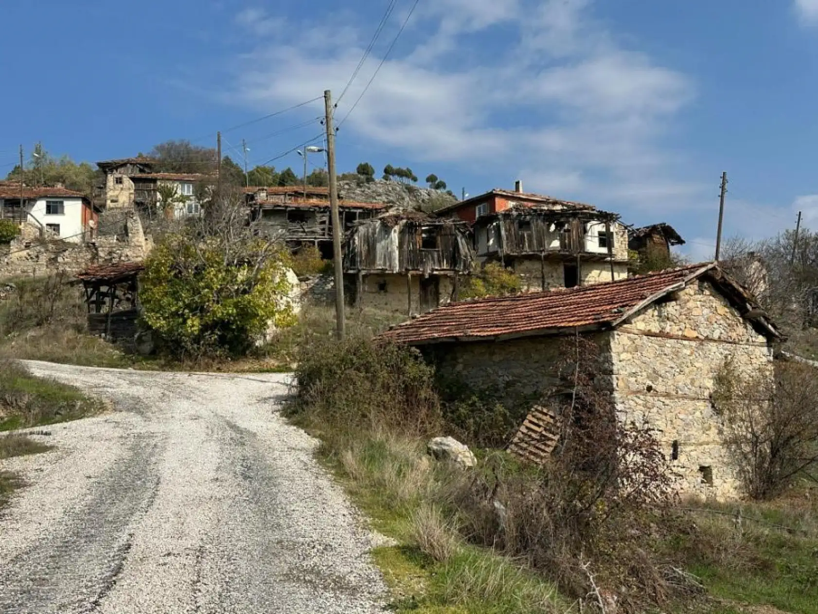 450 yıllık köy hayalet köye dönüştü...Köyde sadece 4 kişi yaşıyor