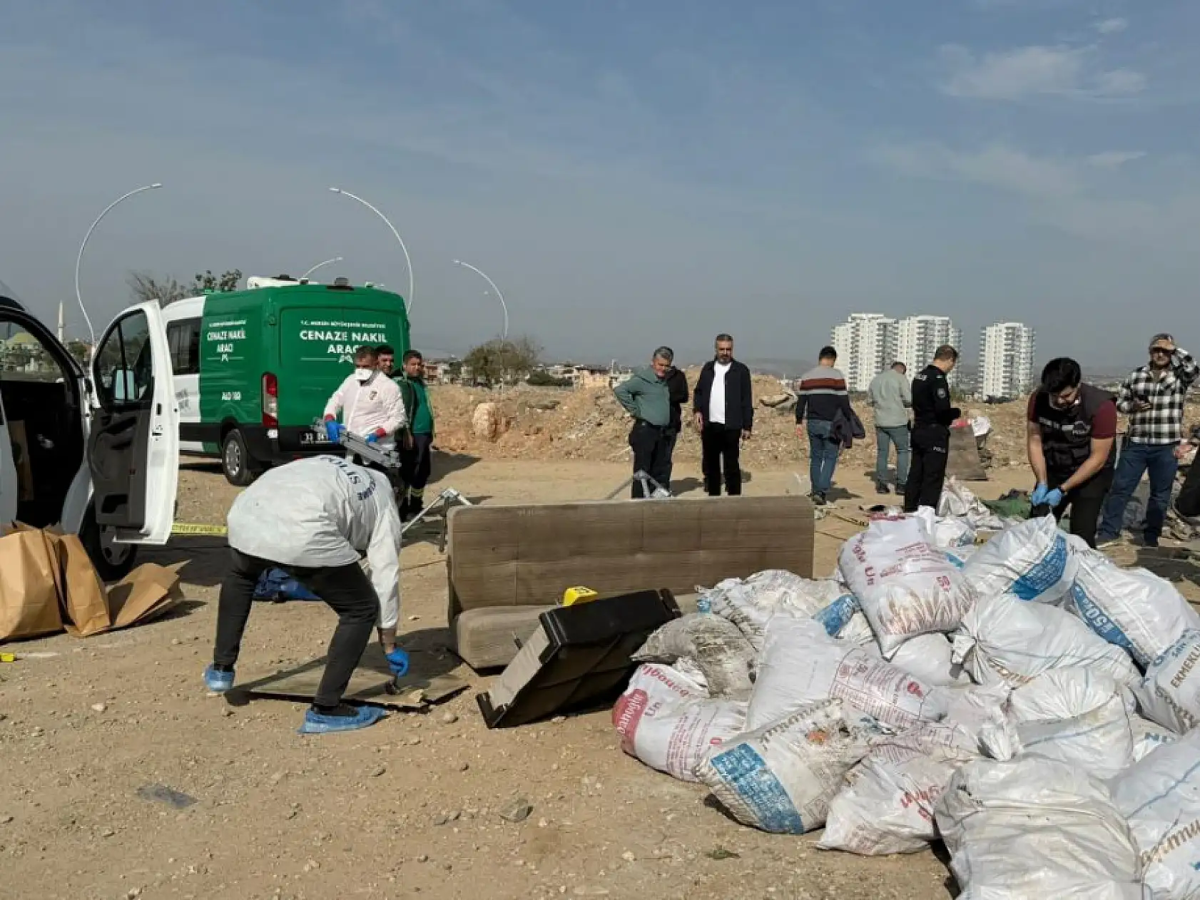 Korkunç cinayet: Öldürüp tuzlayıp halıya sarıp çekyatla atmışlar