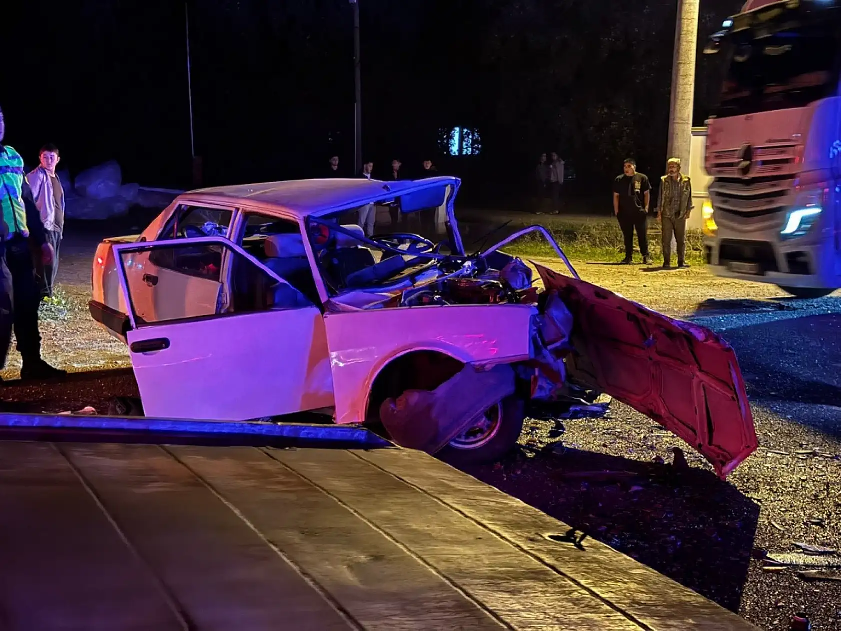 Fethiye-Muğla Karayolu'n da iki araç kafa kafaya çarpıştı: 2'si ağır 3 yaralı