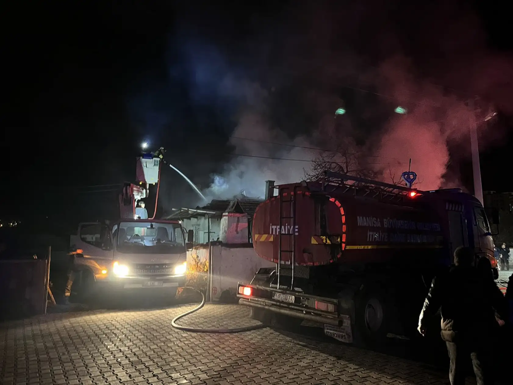 Gece saatlerinde yangın paniği