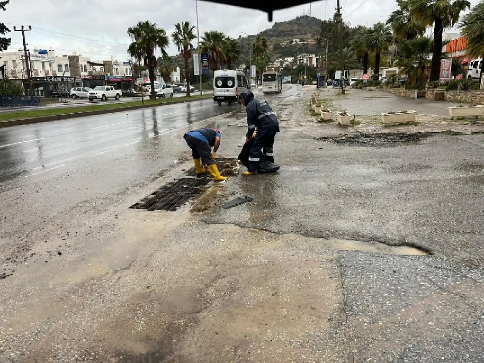 Bodrum'da sel sonrası ilk açıklama: 'Metrekareye 45 kilogram yağış düştü'