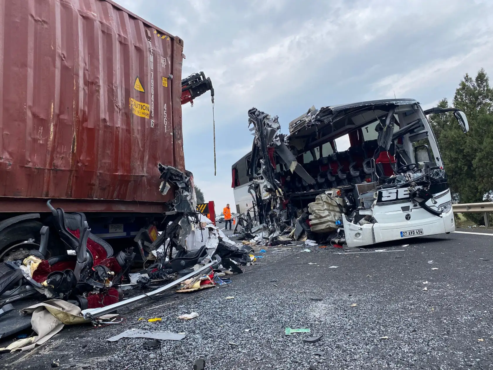 Osmaniye'de yolcu otobüsü tıra çarptı: 7 ölü, 11 yaralı