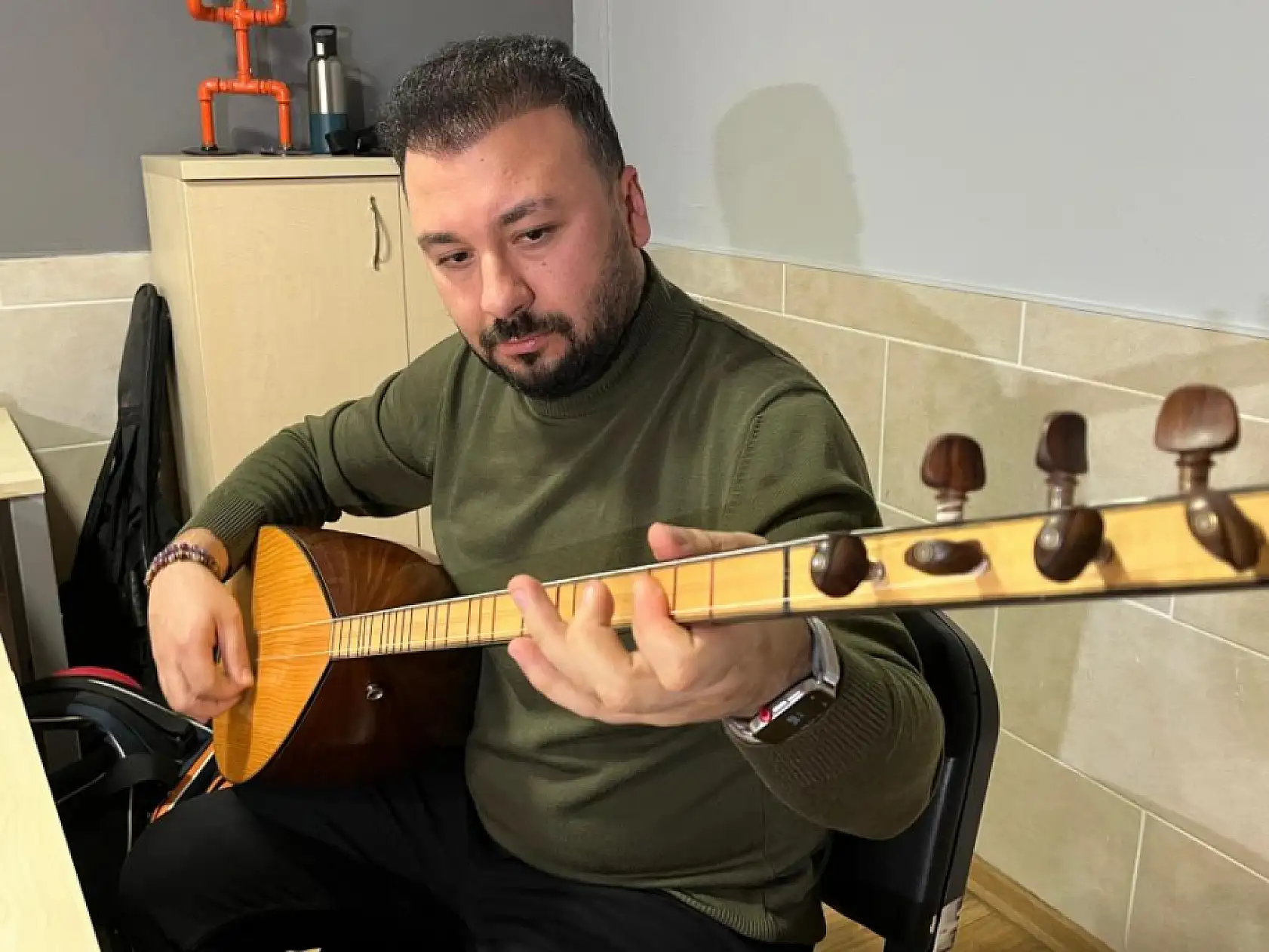 Düğünlerinde söyledikleri şarkı başlarına bela oldu