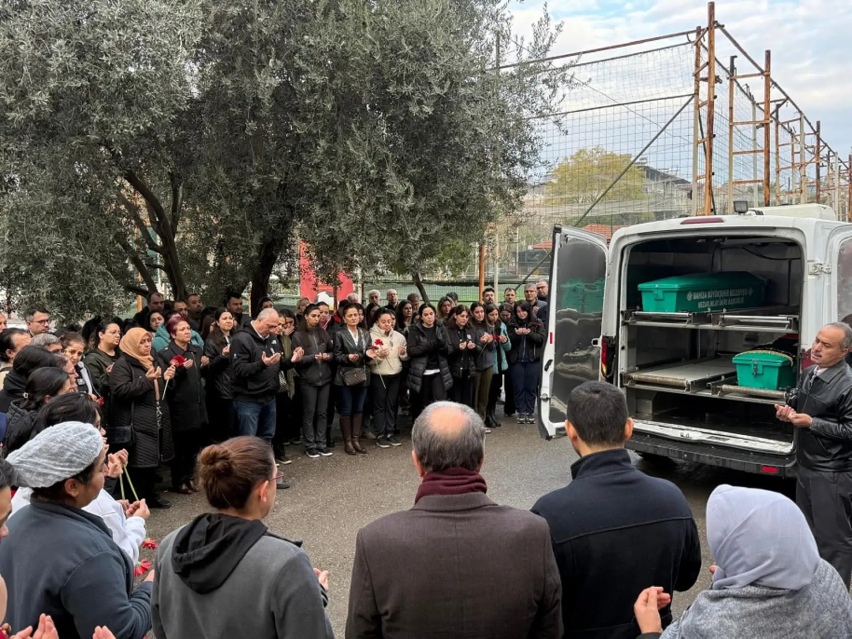 Ameliyat yaptığı sırada kalp krizi geçiren doktor hayatını kaybetti