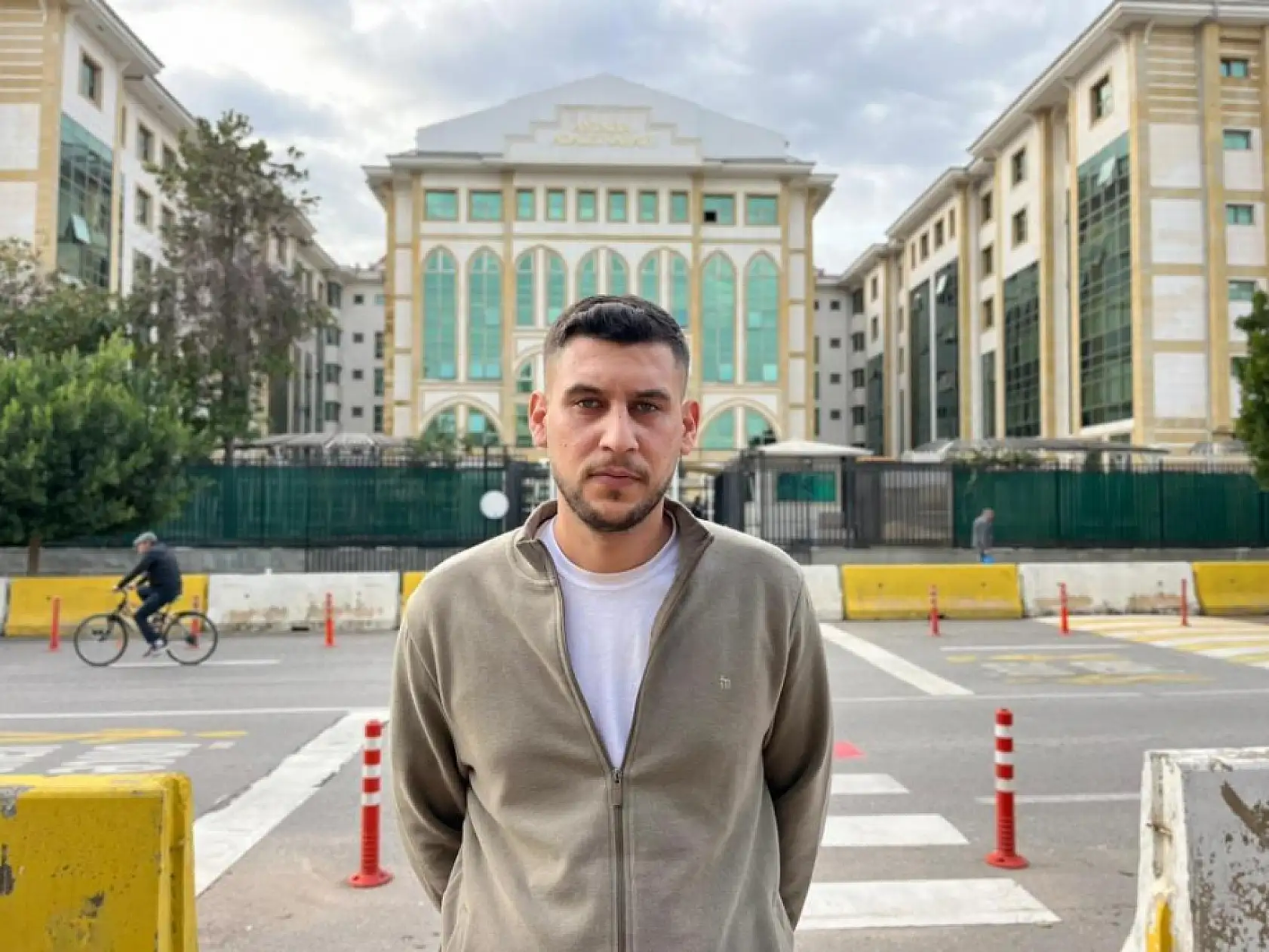 Hamam böceği yedirilen gencin dosyasında karar: Yağmadan beraat, hürriyeti tehditten 6 yıl 12 ay ceza