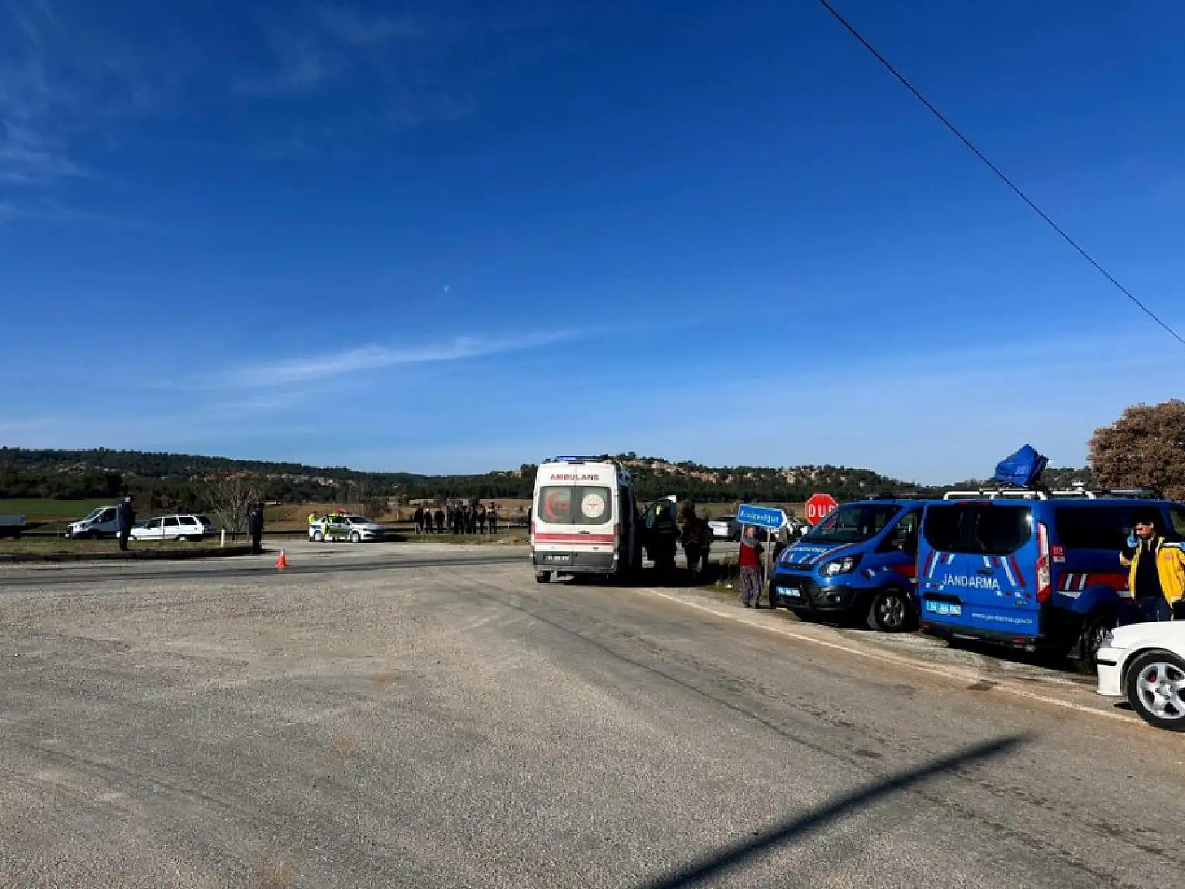 İki otomobilin çarpıştığı kazada yaşlı çift hayatını kaybetti