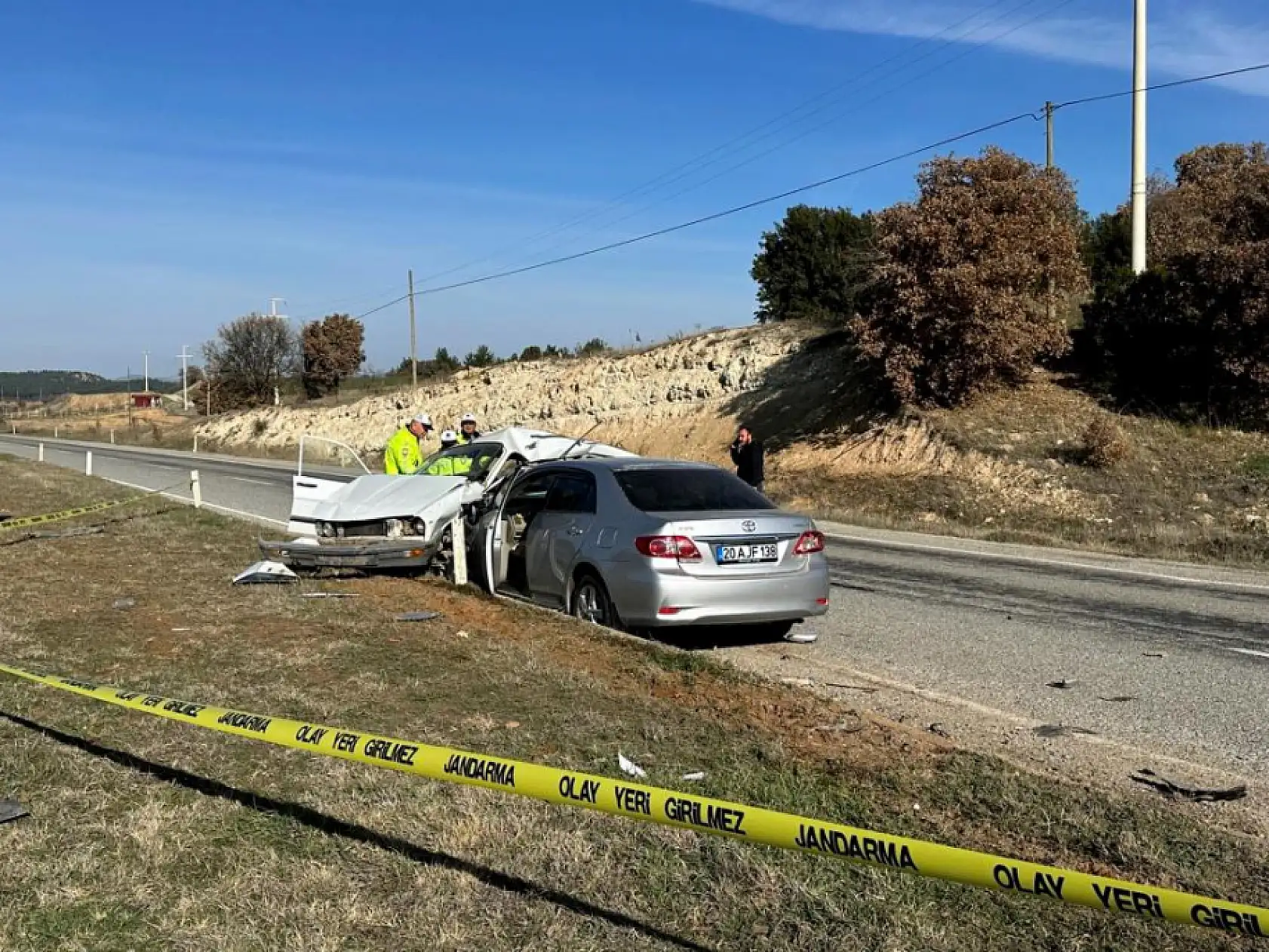 İki otomobilin çarpıştığı kazada yaşlı çift hayatını kaybetti