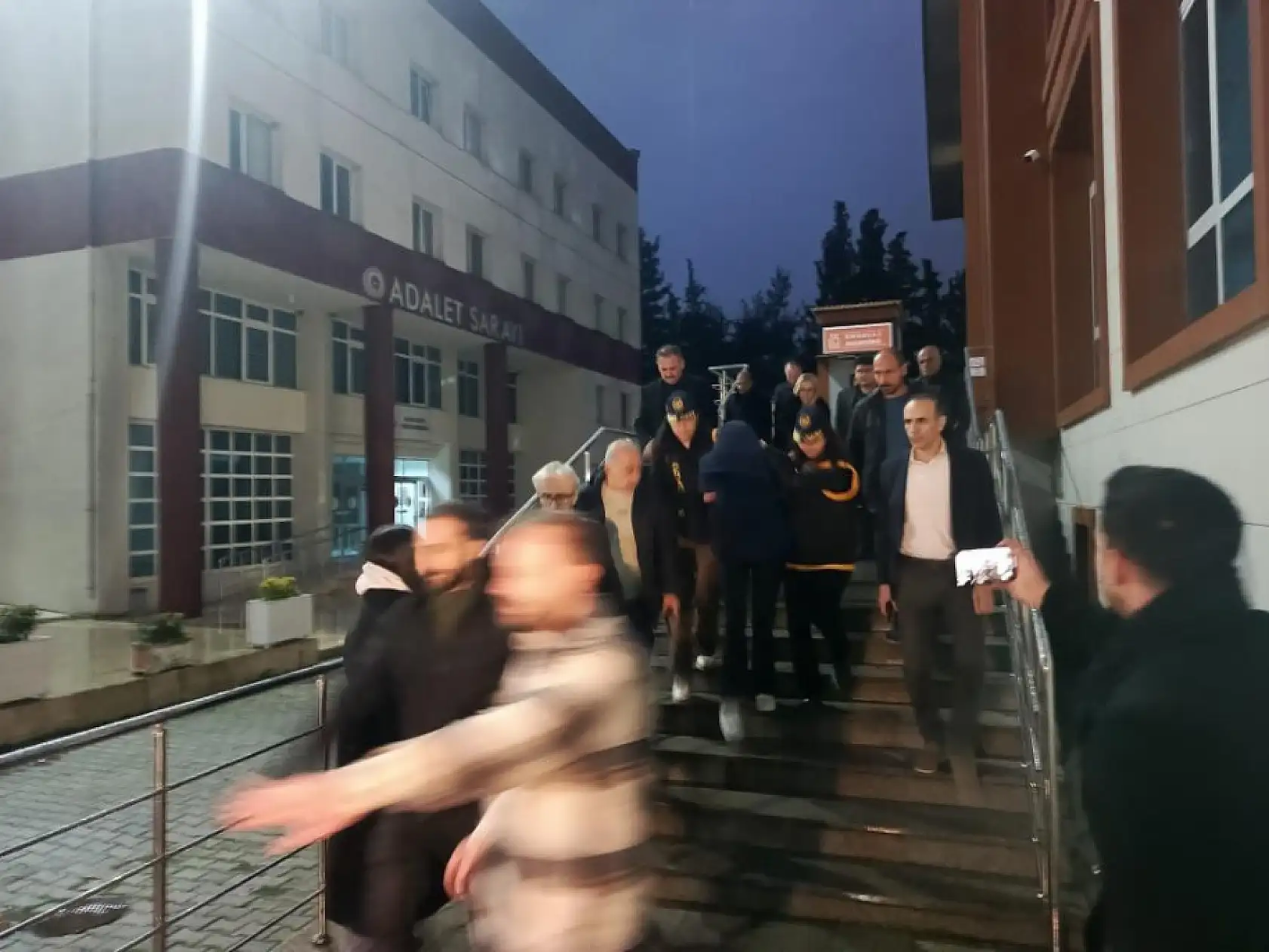 Güllü'nün kızı annesi öldürme suçlamasıyla tutuklandı