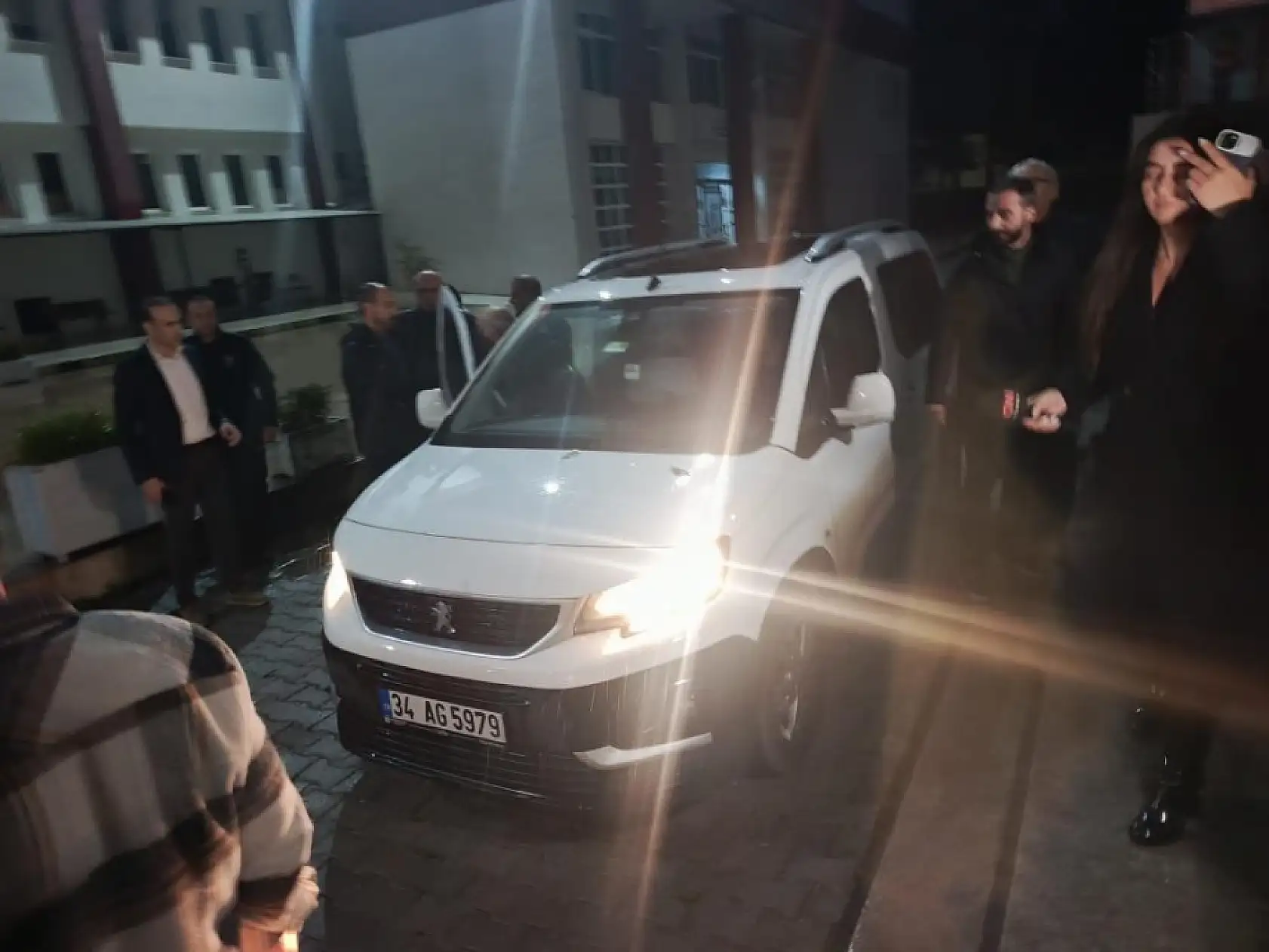 Güllü'nün kızı annesi öldürme suçlamasıyla tutuklandı