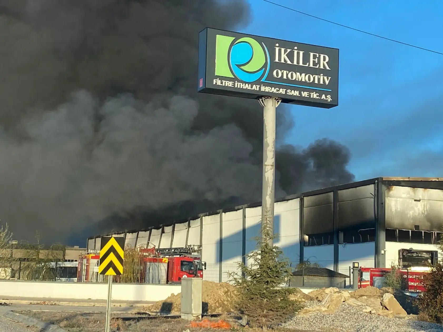 Denizli'de filtre fabrikasını alevler sardı