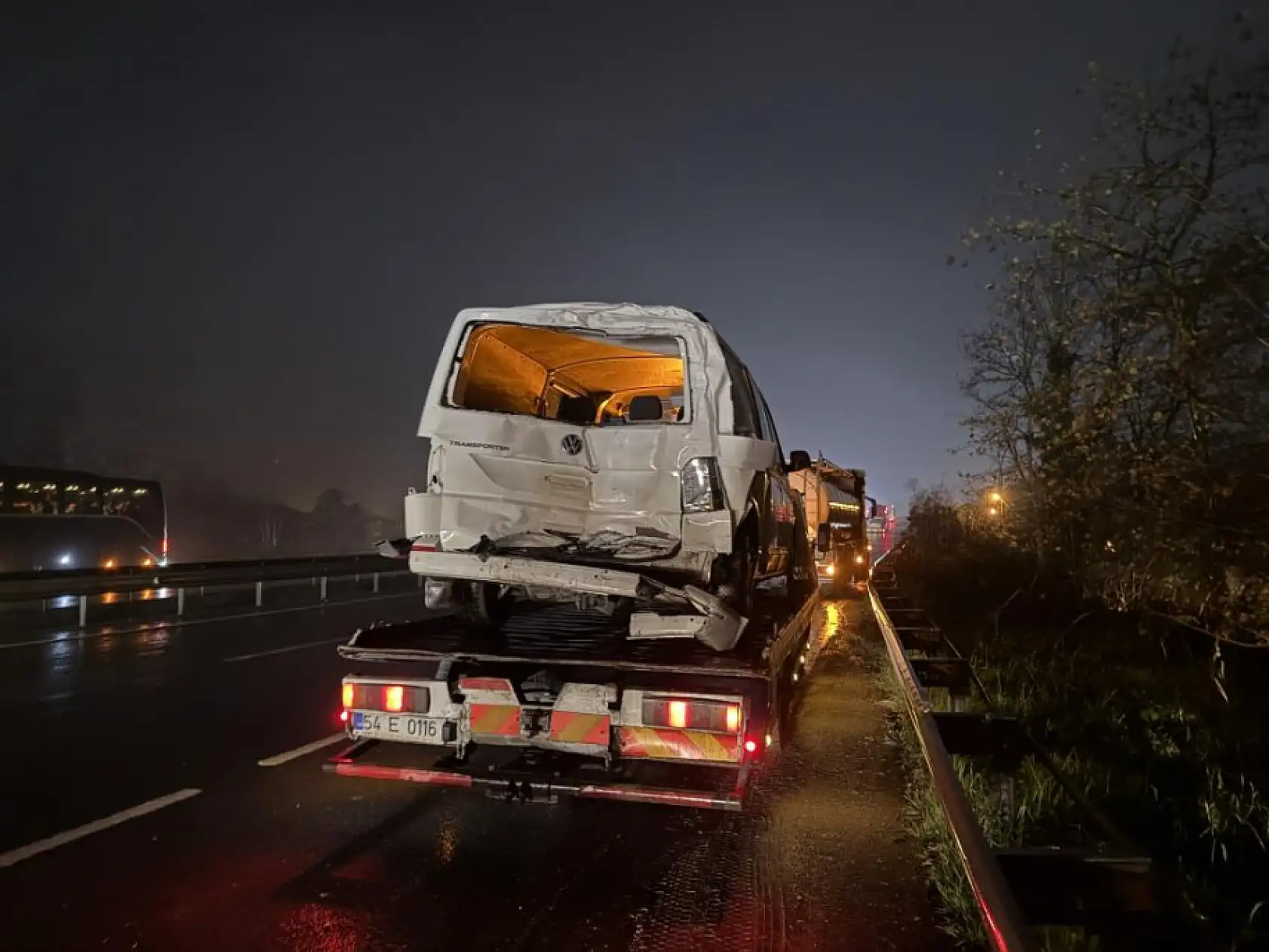 D 650 Karayolu'nda 6 aracın karıştığı kazada 12 kişi yaralandı