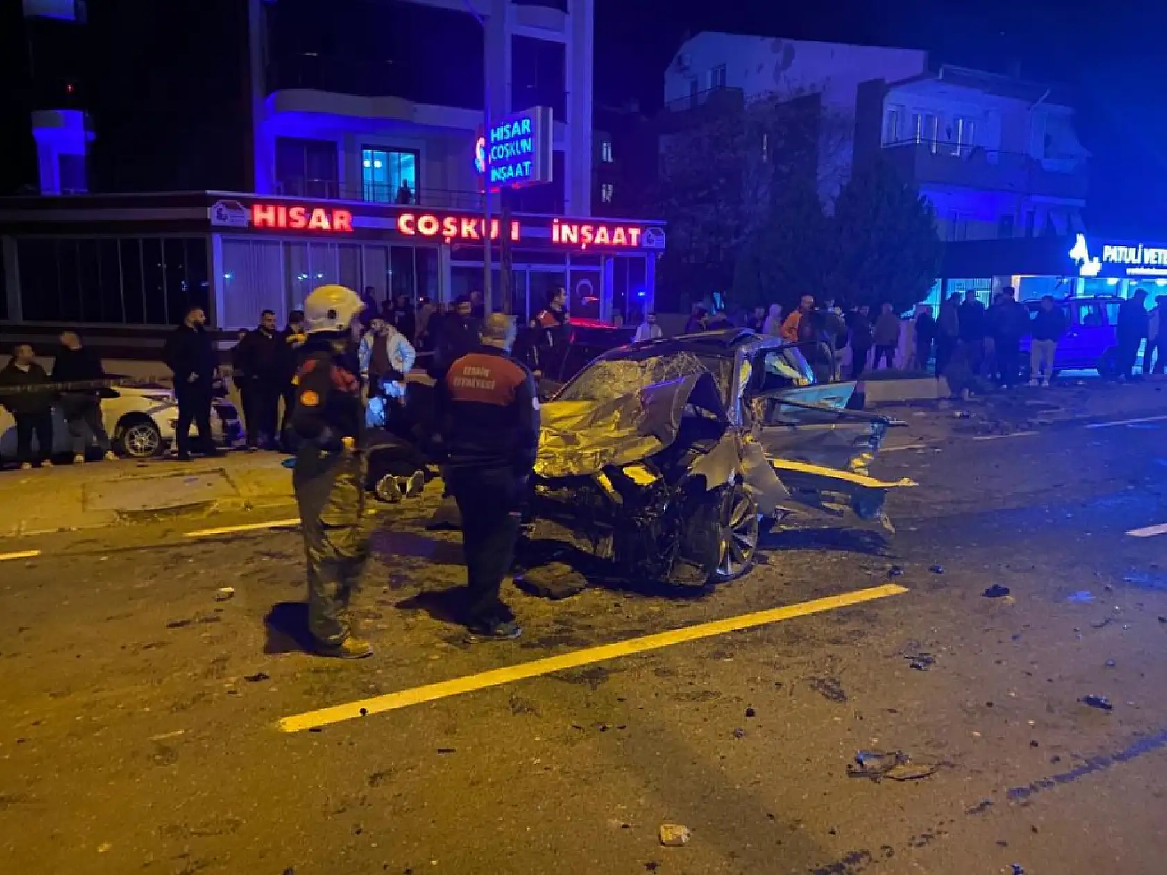 Otomobilin çarpması ile metrelerce yükseğe savrulan motosiklet sürücüsü hayatını kaybetti