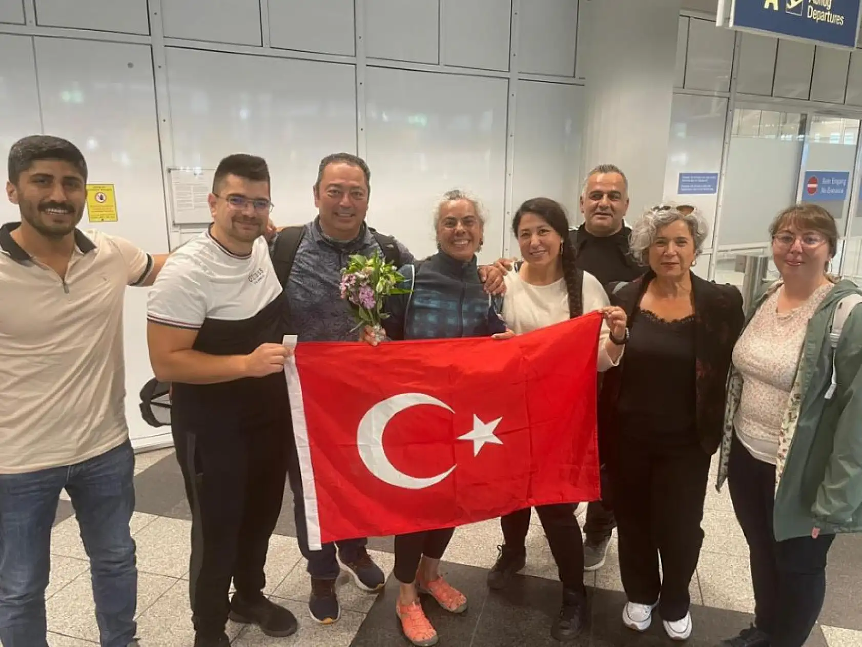 Dünyanın en yüksek 2.dağına tırmanıp tarihe geçen Türk kadın dağcı o anları anlattı