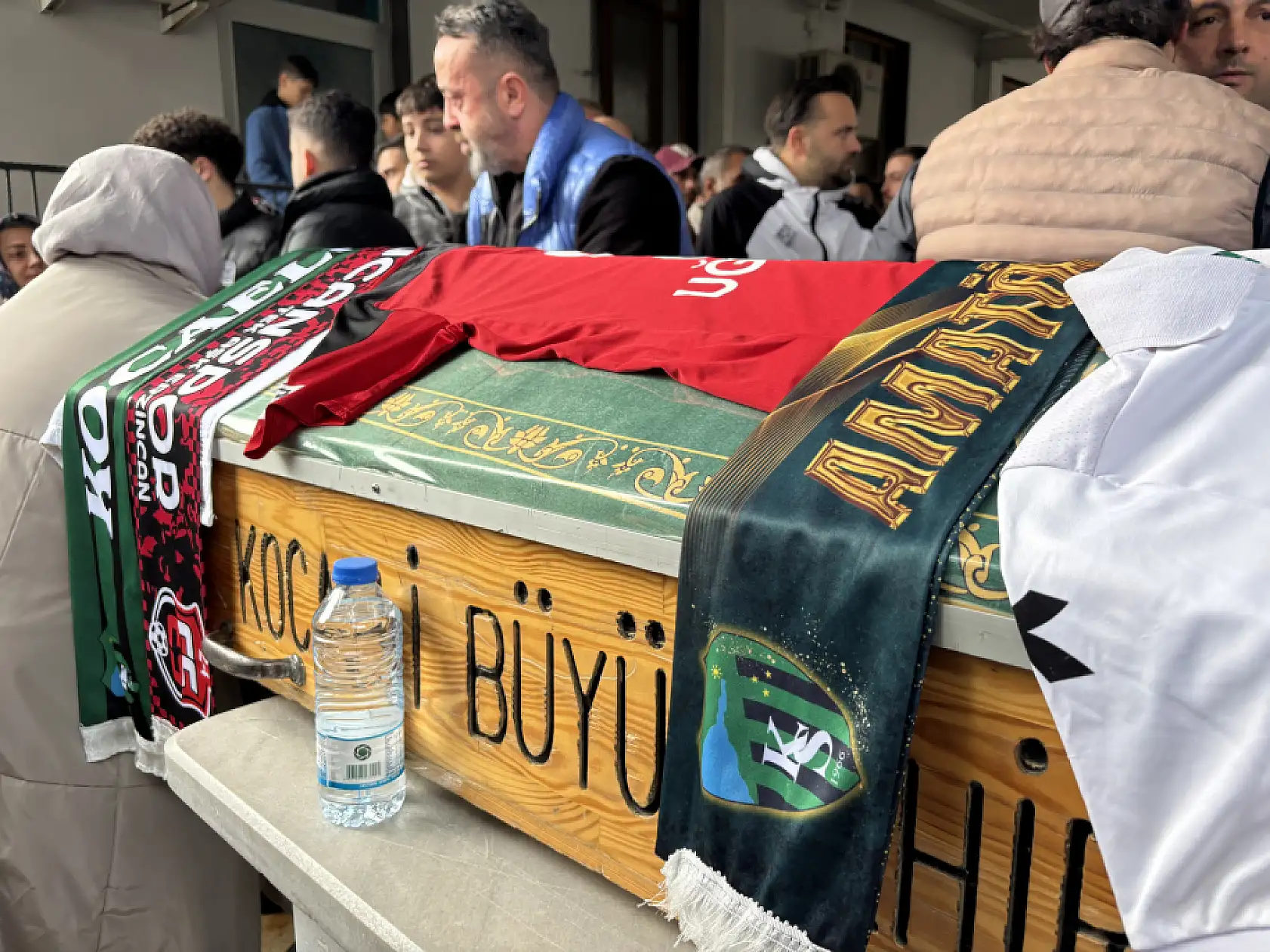 Silahlı kavgada hayatını kaybeden futbolcu Uğurcan Bekçi toprağa verildi