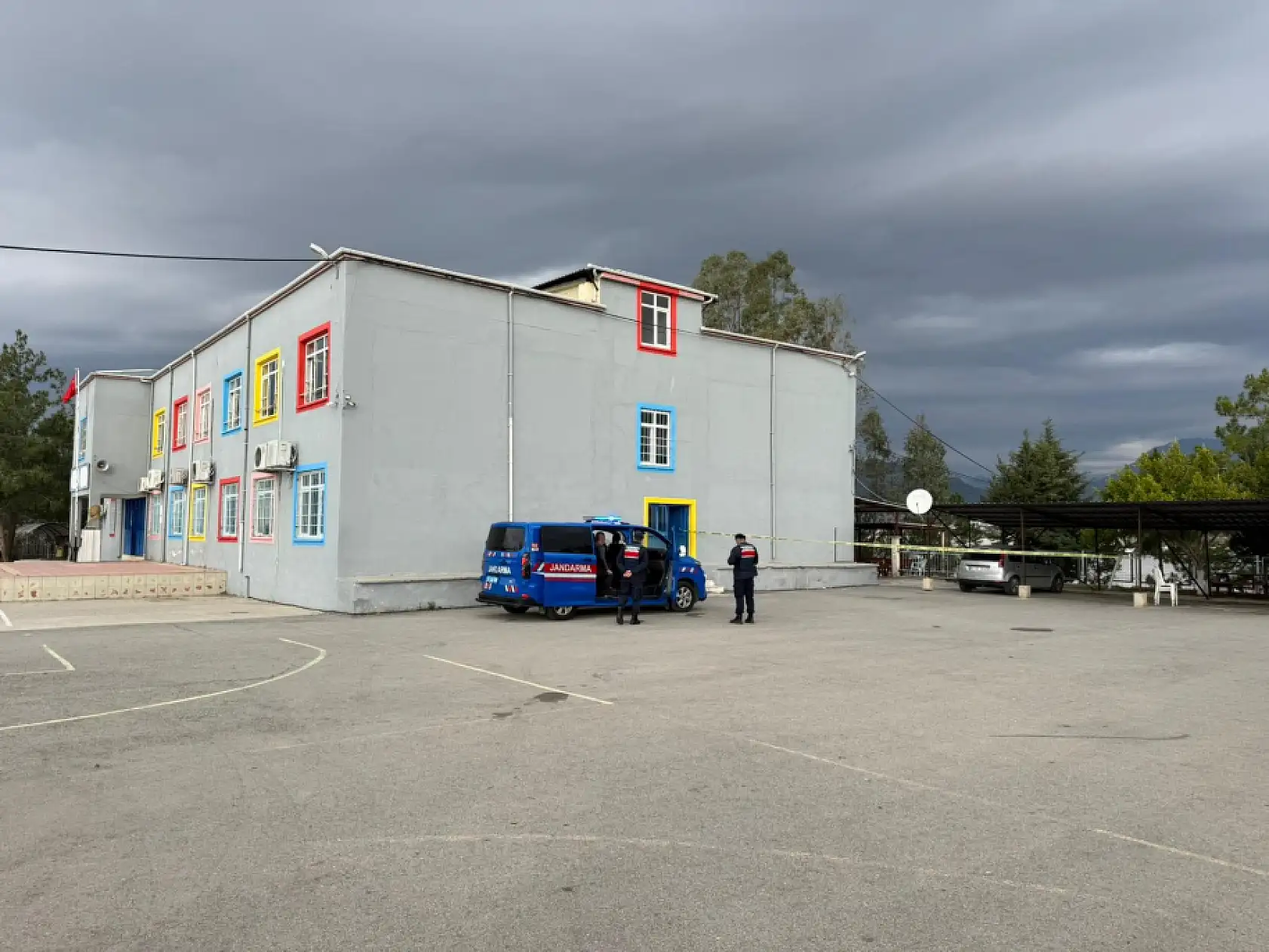 12 yaşındaki öğrenci okul müdürünü vurdu: O anlar kamerada