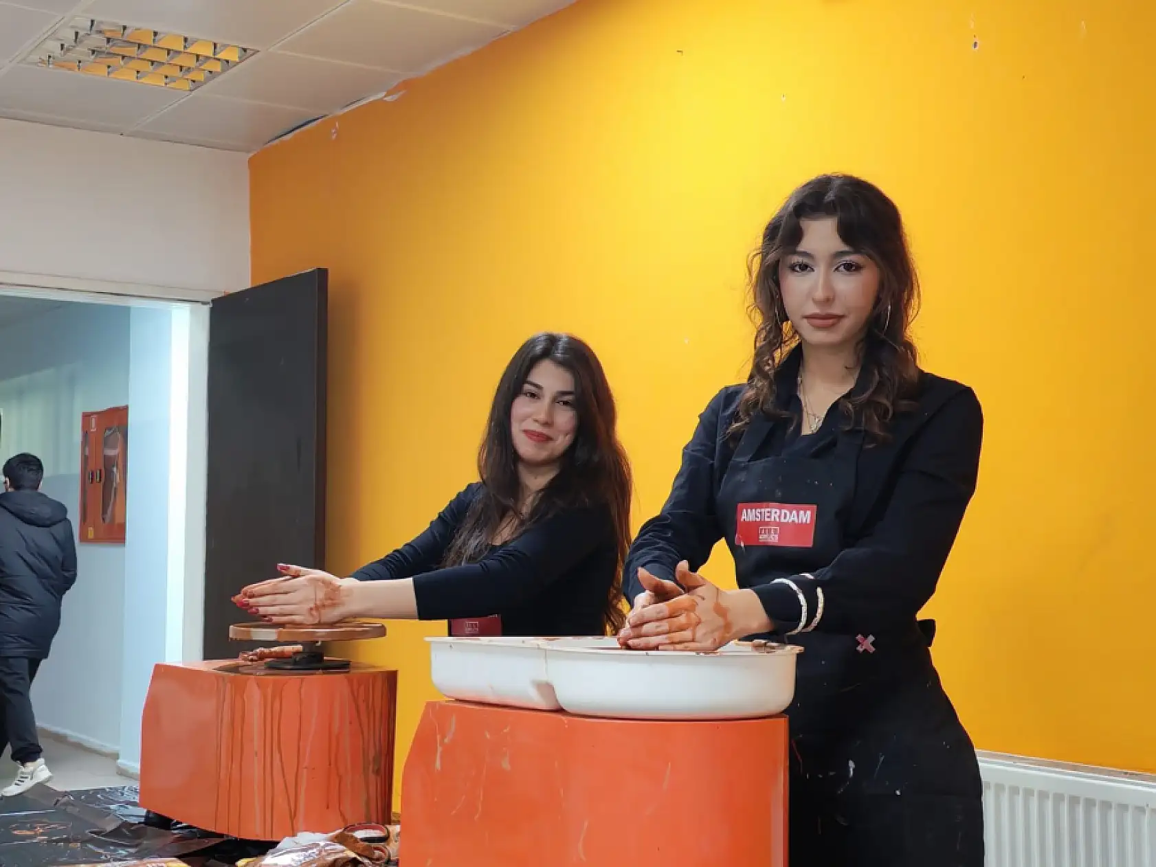 Muğla'da gençler seramik atölyesinde hünerlerini sergiledi