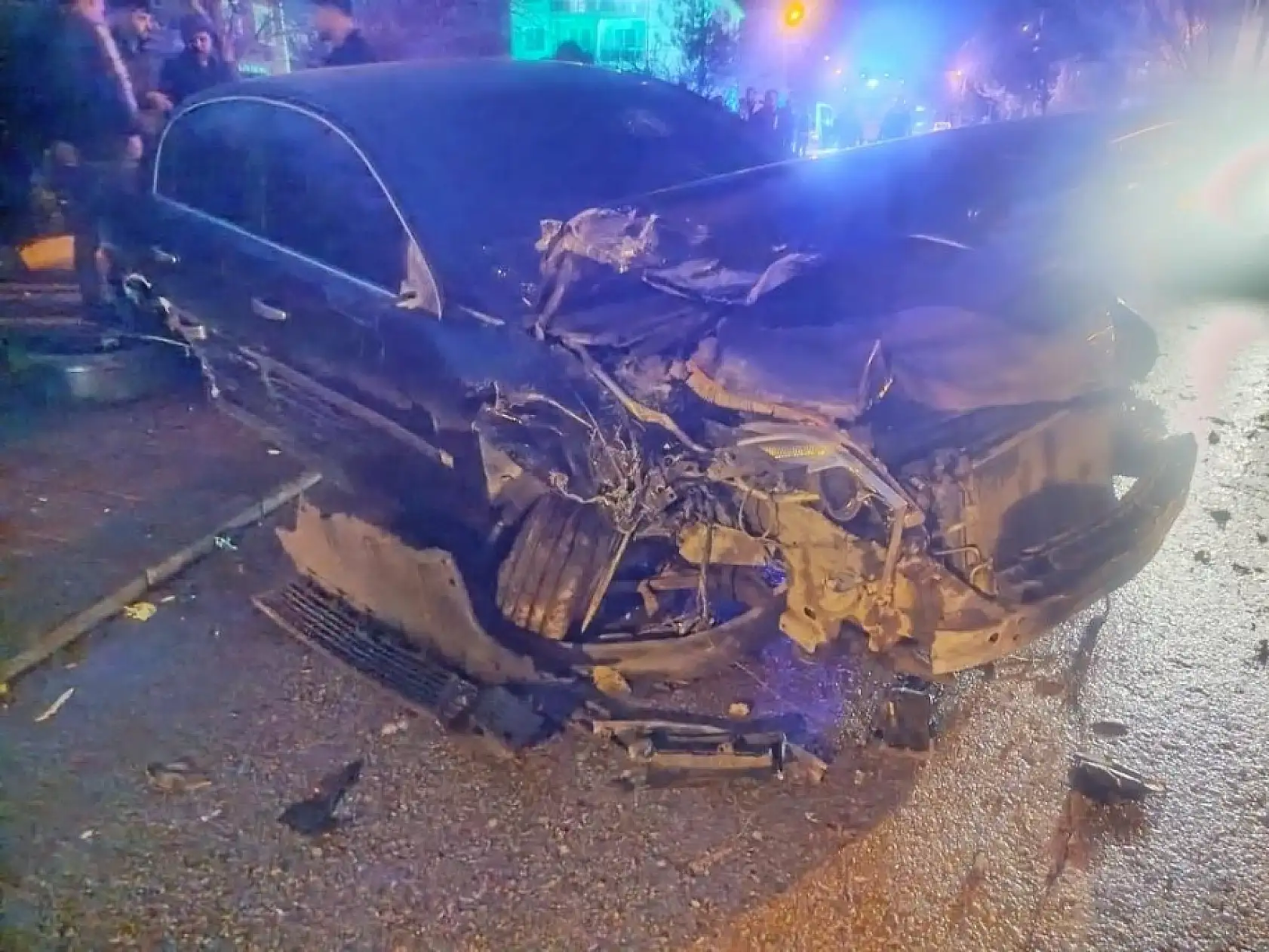 Otomobilin Çarptığı Elektrikli Bisiklet Sürücüsü Kadın Hayatını Kaybetti